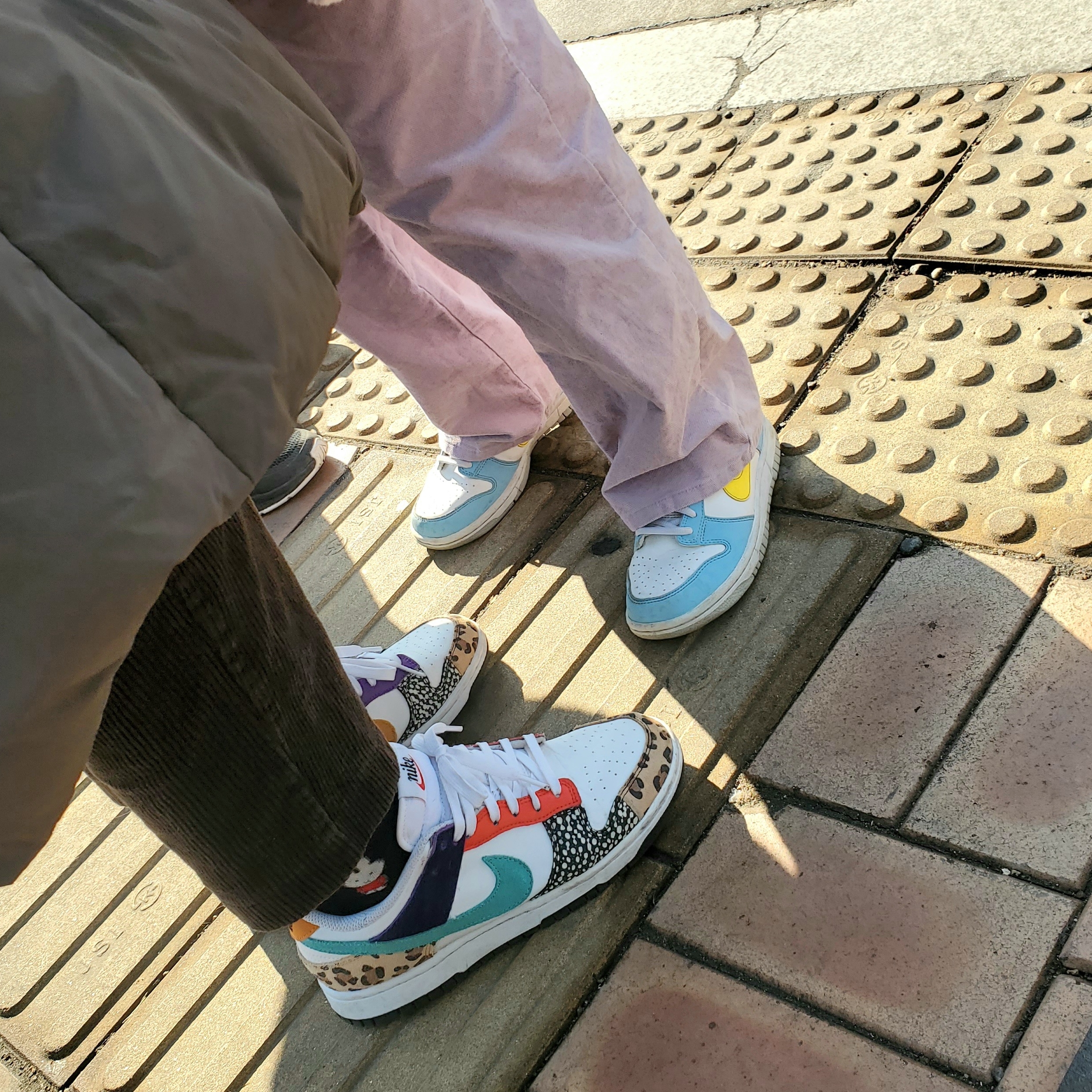 (W) Nike Dunk Low SE Patchwork, (GS) Nike Dunk Low Next Nature Blue Chill Yellow Strike 착용 스타일