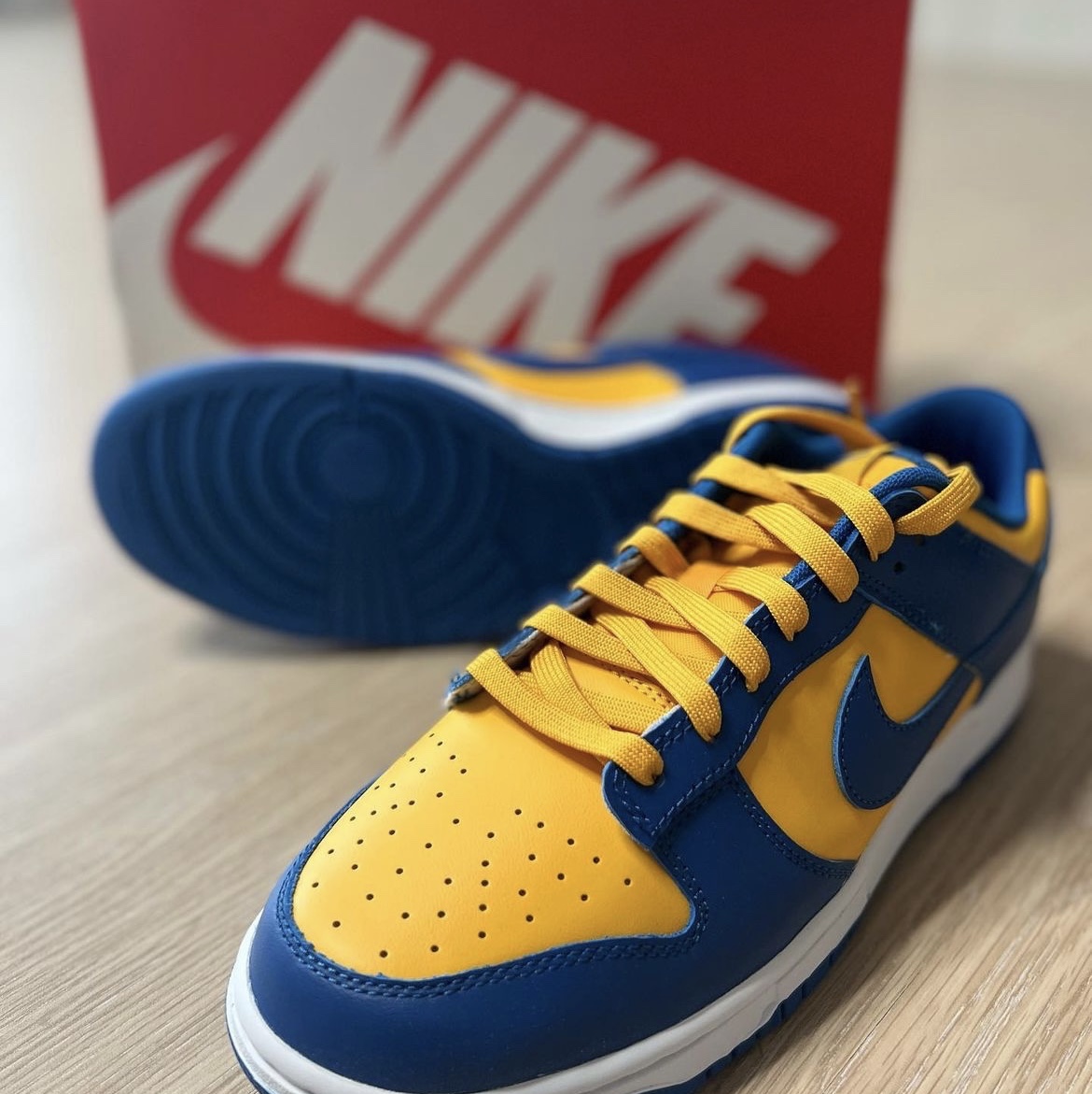 Nike Dunk Low Retro Blue Jay and University Gold 착용 스타일
