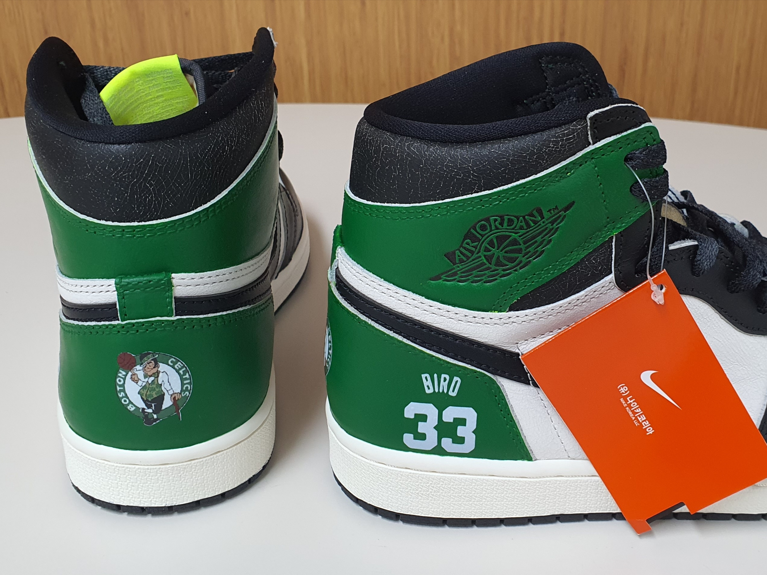 Jordan 1 Retro High OG Volt, Jordan 1 Retro High OG Black and Lucky Green 착용 스타일 - 2