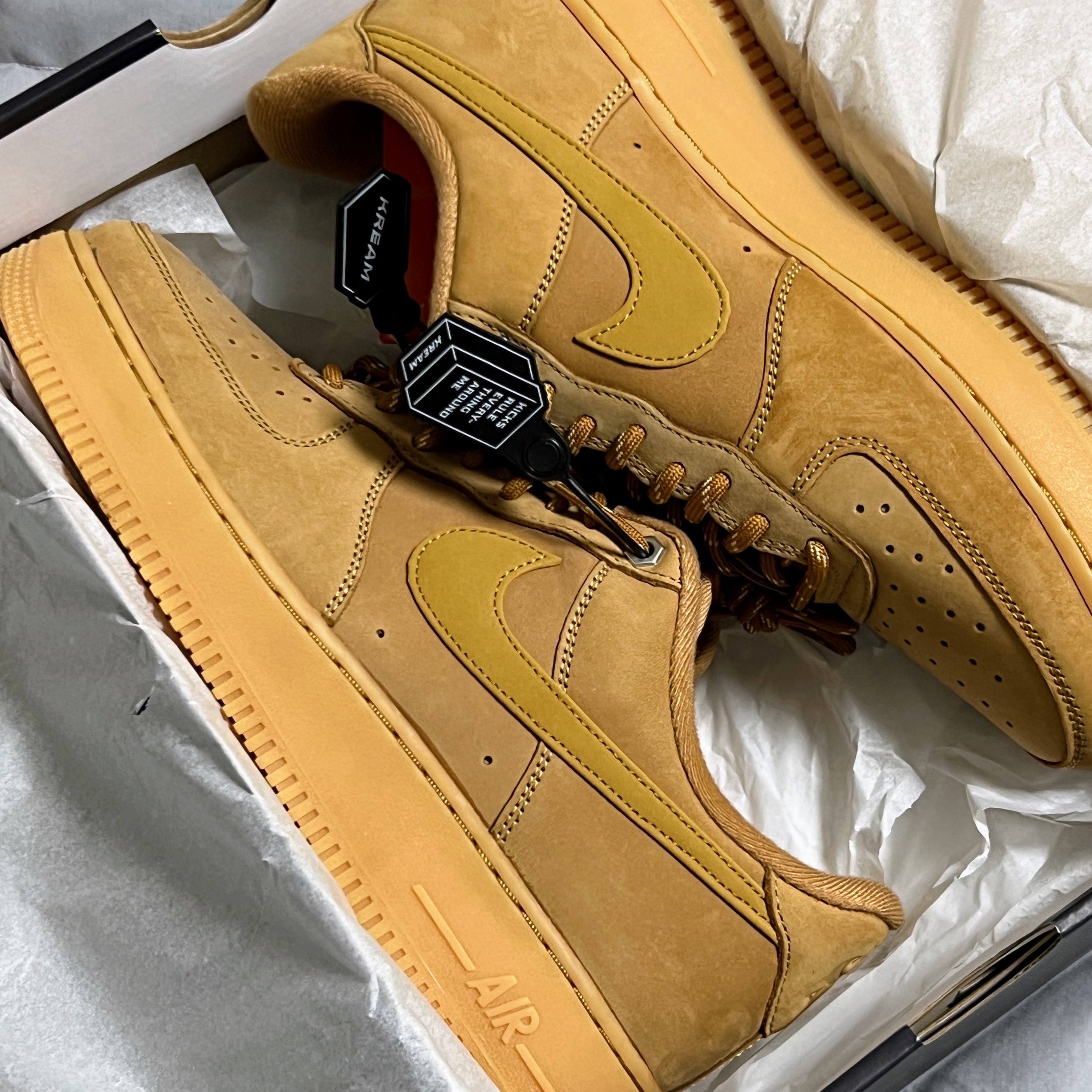 Nike Air Force 1 '07 WB Flax 착용 스타일