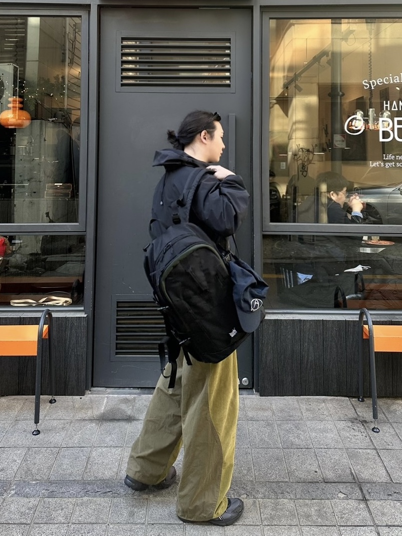 Asics UB2-S Gel-1130 Asphalt Pure Silver, Arc'teryx Beta SL Hybrid Jacket Black 착용 스타일 - 5