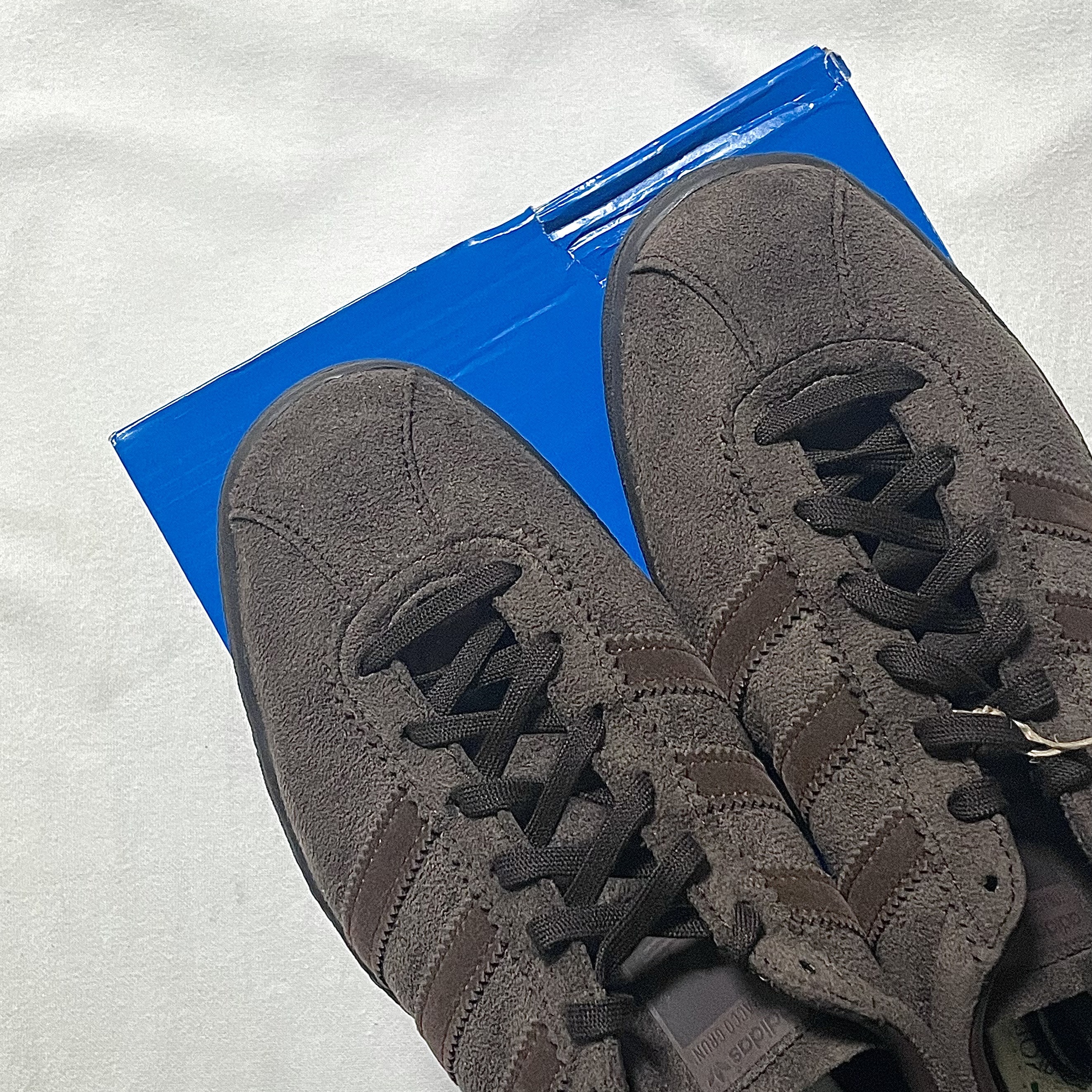 Adidas Tobacco Gruen Dark Brown 착용 스타일