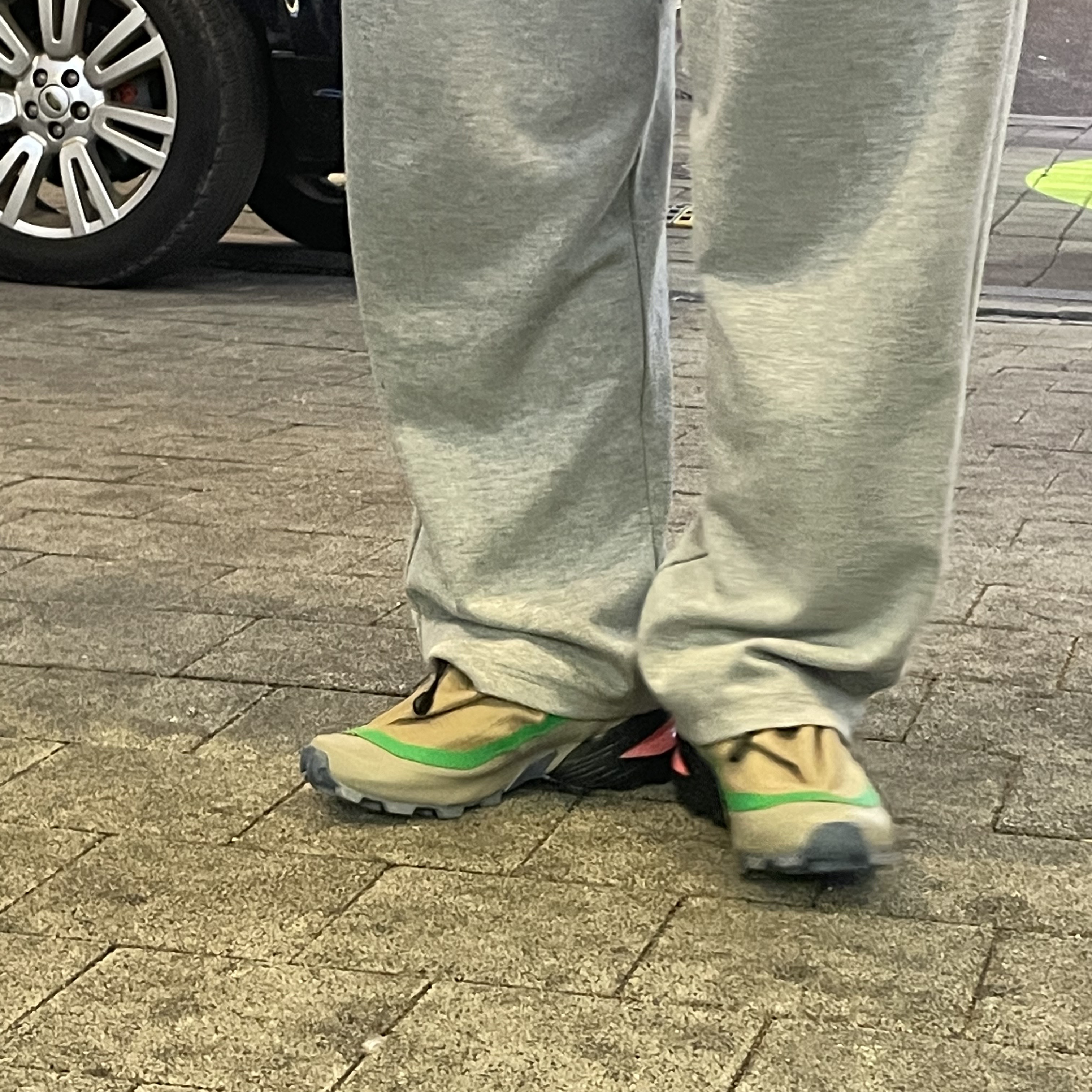 Salomon x MM6 Maison Margiela Cross Low Kelp Vintage Khaki 착용 스타일