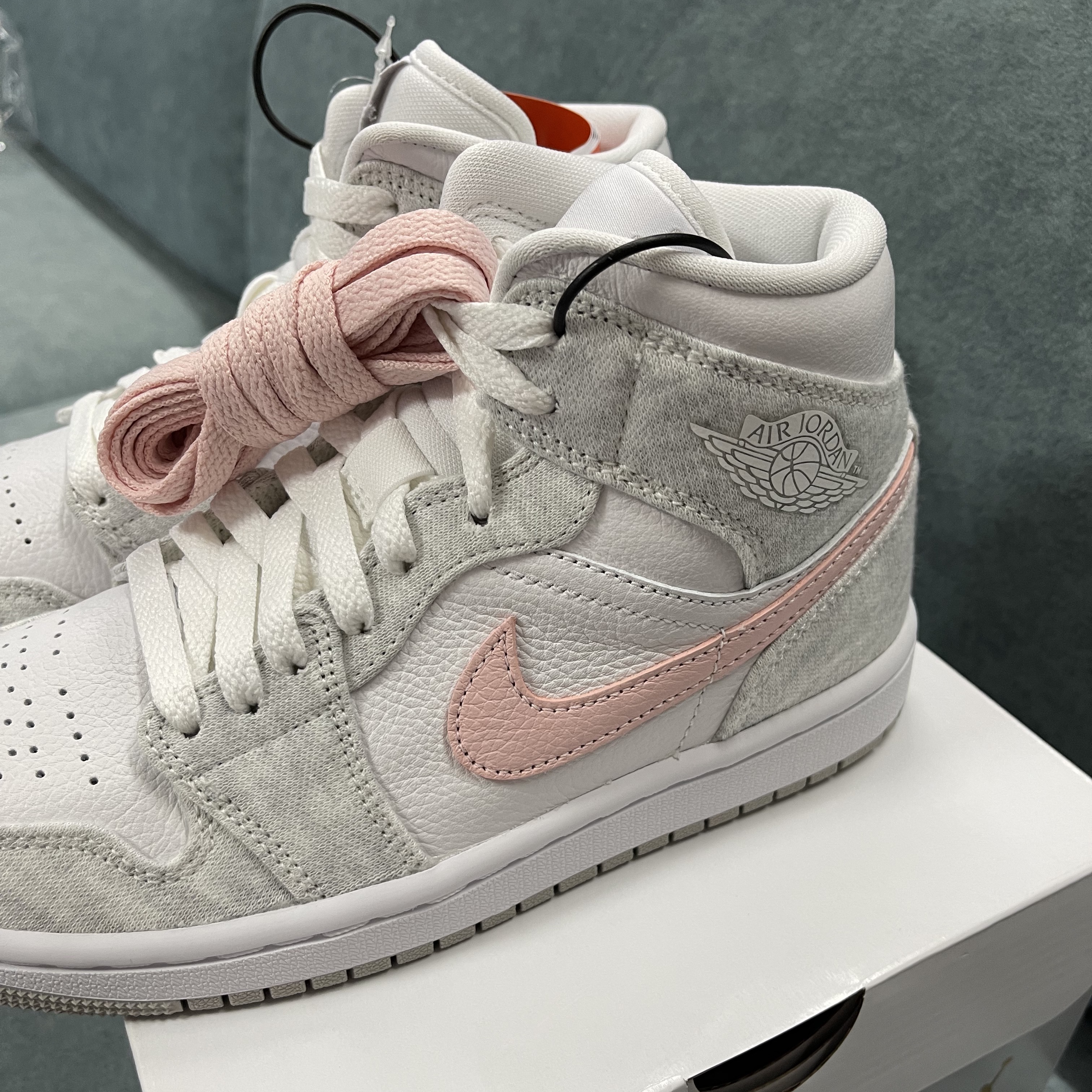 (W) Jordan 1 Mid SE Light Iron Ore 착용 스타일
