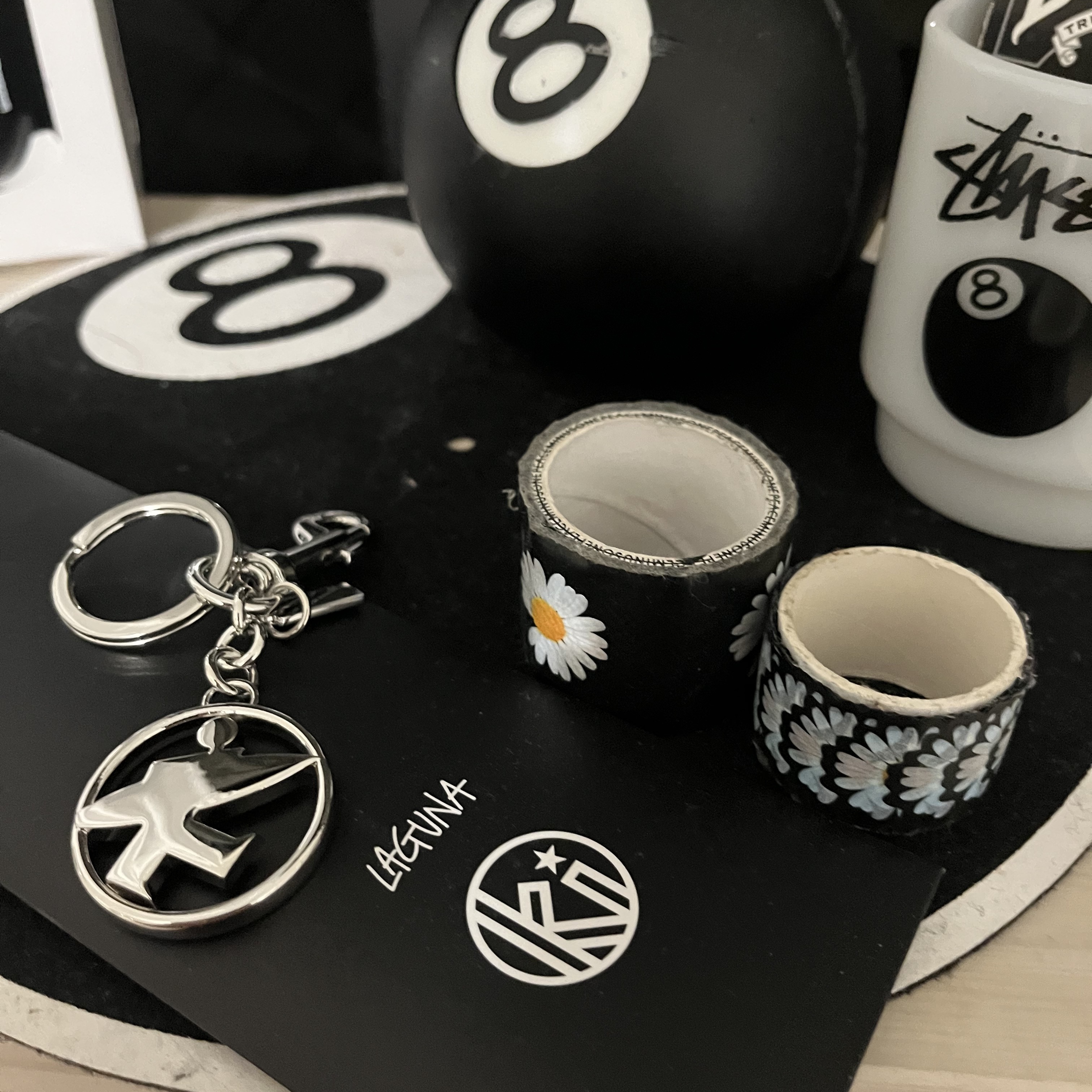 Stussy Surfman Keychain Silver, Peaceminusone Daisy Sticker Tape #1 (Set of 3) 착용 스타일