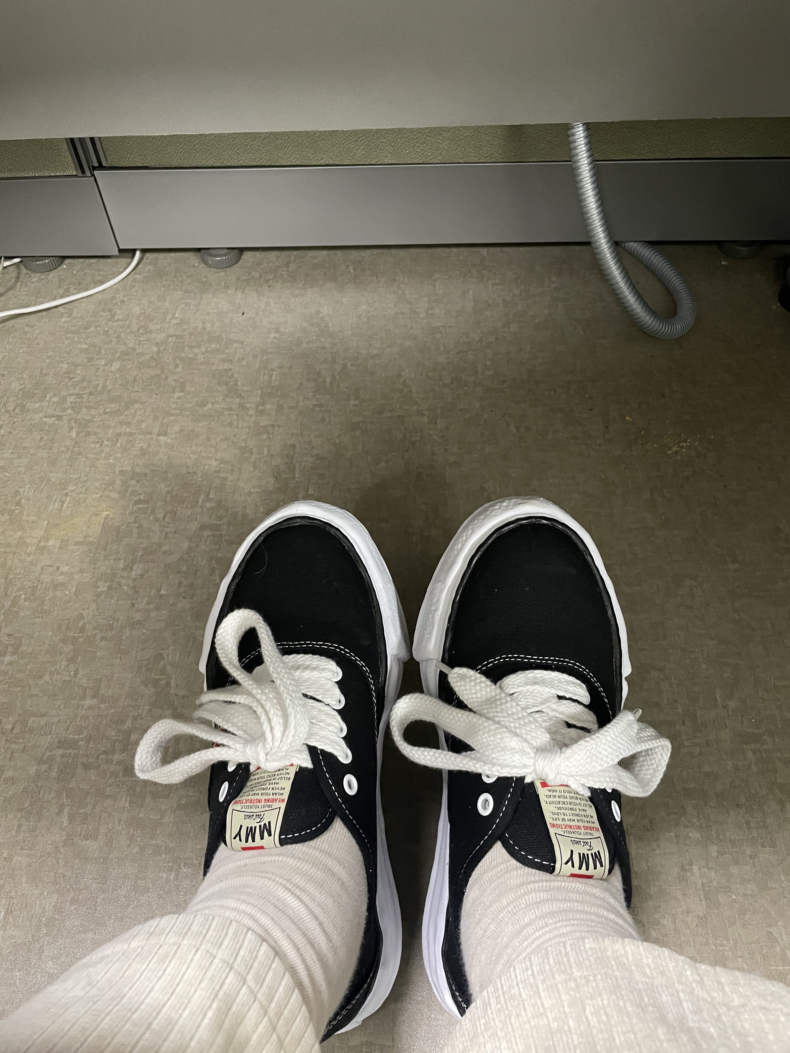 Maison Mihara Yasuhiro Baker OG Sole Canvas Low Cut Sneakers Black 착용 스타일