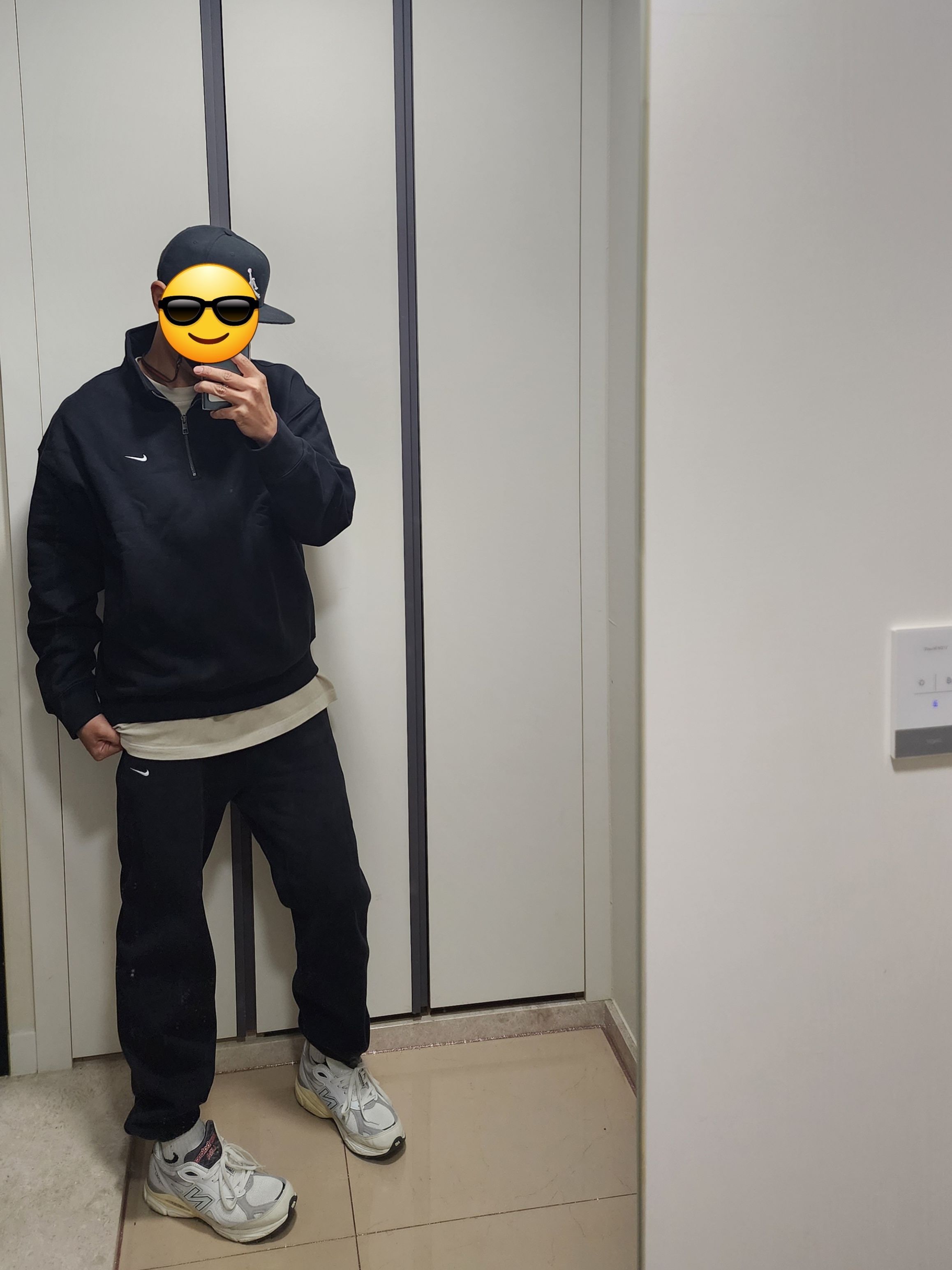Nike NRG Solo Swoosh Heavy Weight BB Quarter Zip Top Black - Asia, New Balance 990v3 Made in USA Sea Salt 착용 스타일 - 2