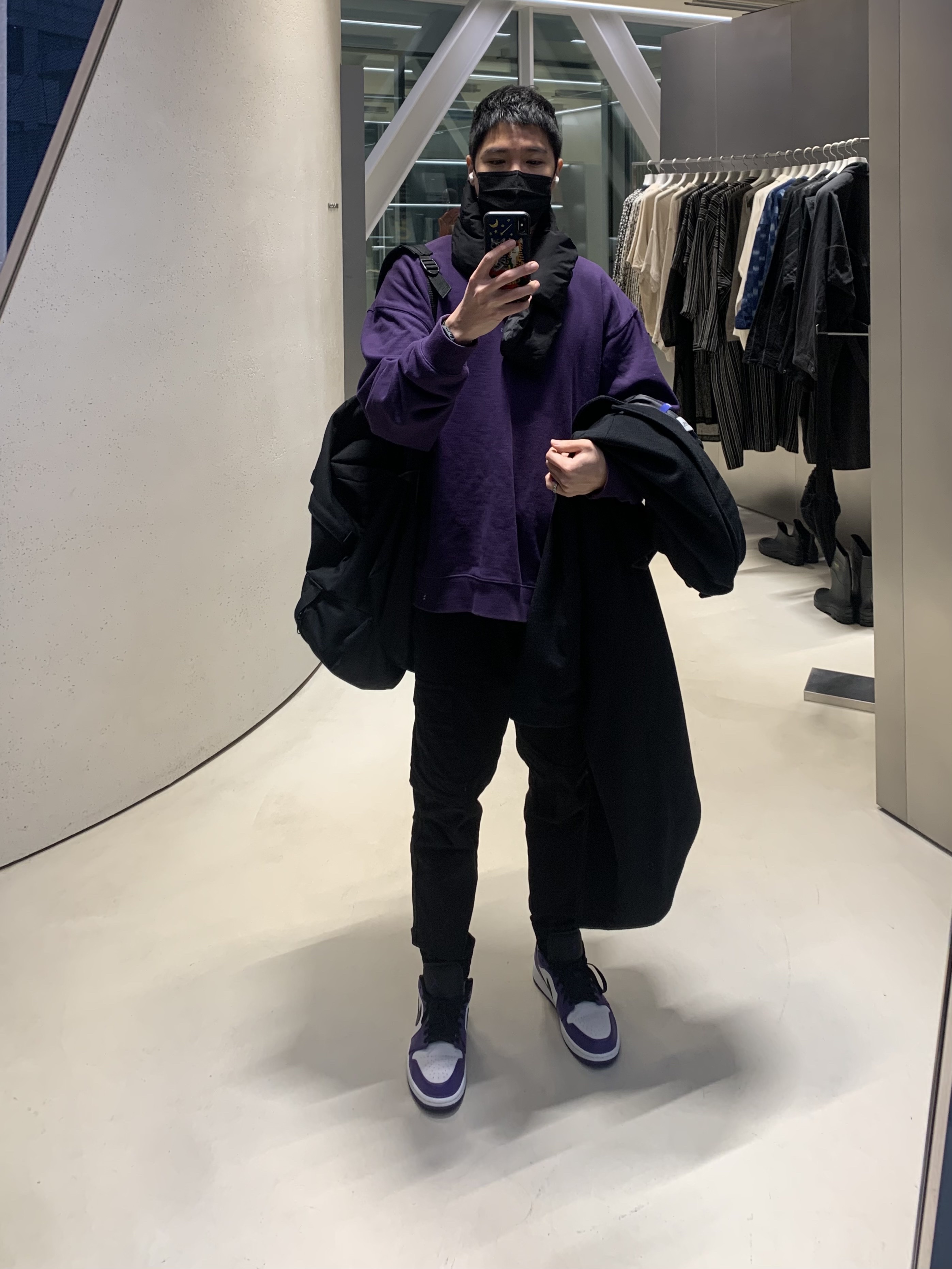 Jordan 1 Low Court Purple 2020, Acne Studios Forba Face Crewneck Sweatshirt Electric Purple 착용 스타일