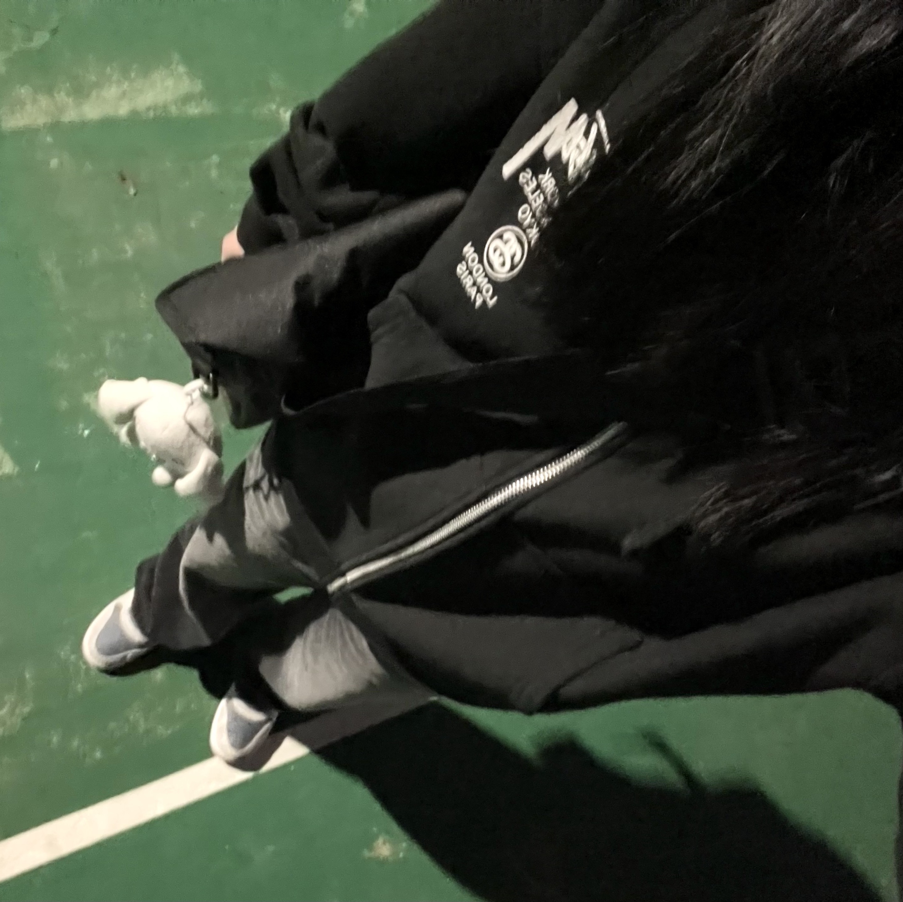 Stussy World Tour Hoodie Black 2022, Stussy Basic Stussy T-Shirt White 2022 착용 스타일 - 1