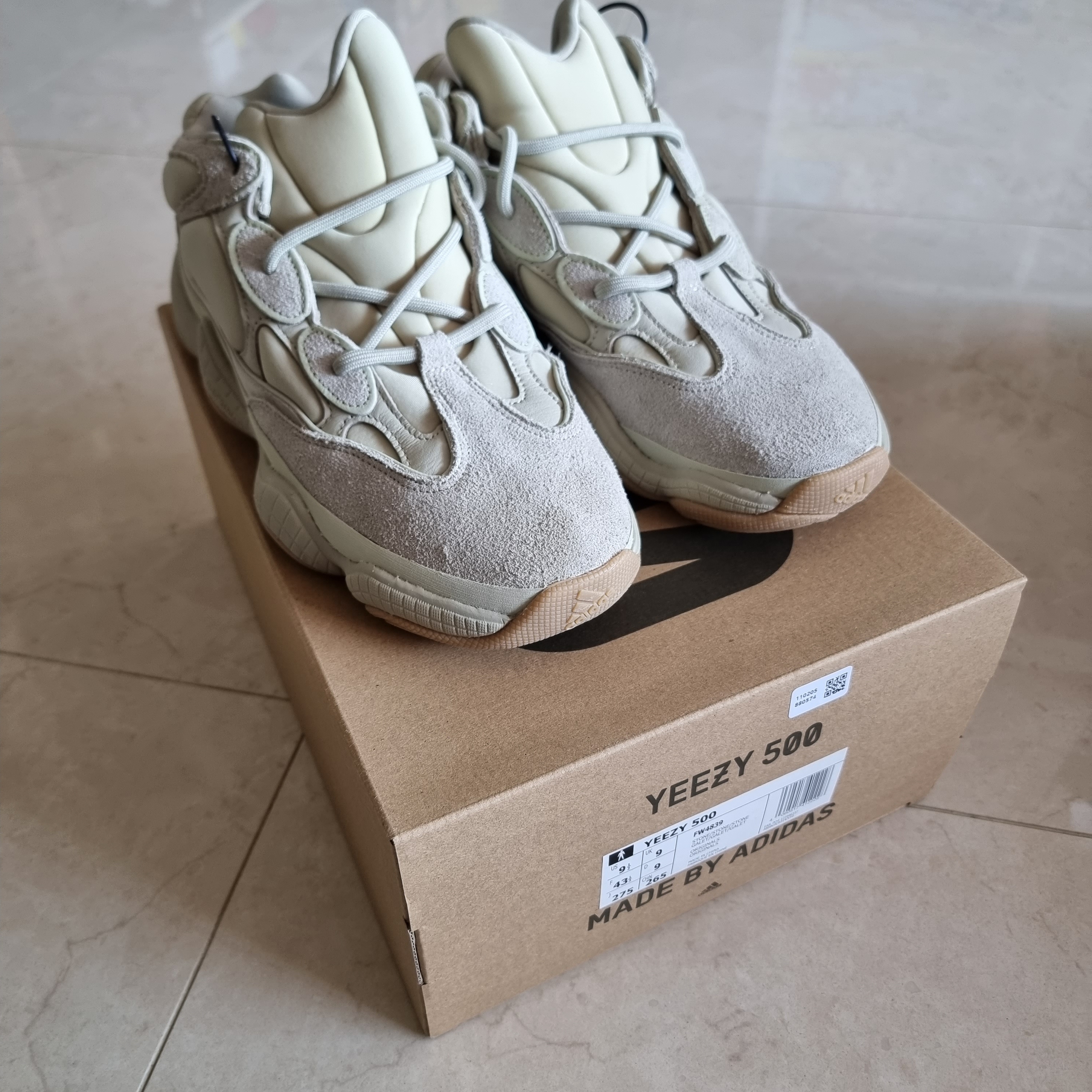 Adidas Yeezy 500 Stone 착용 스타일