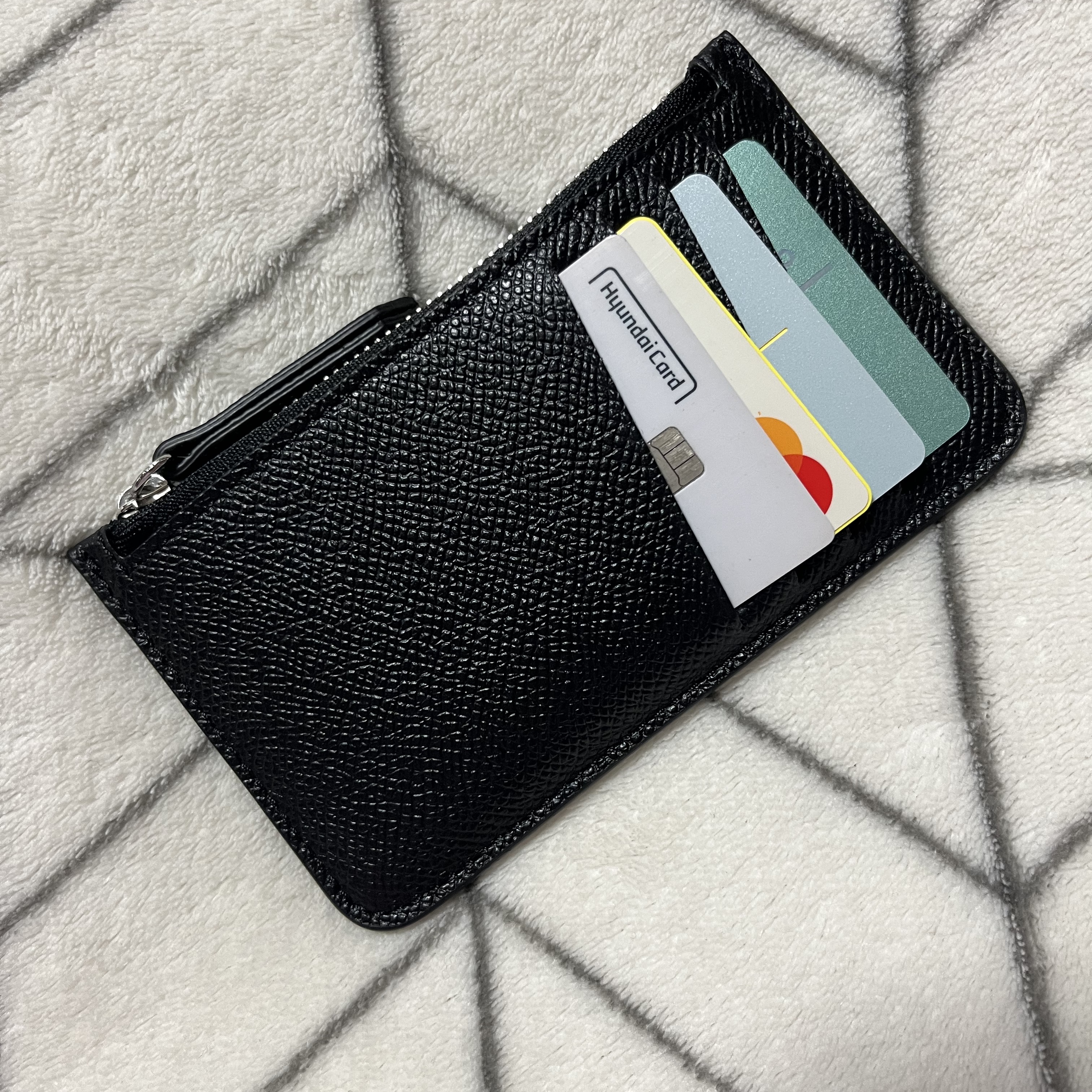 Maison Margiela Bovine Leather Zipped Card Holder Black 착용 스타일 - 2