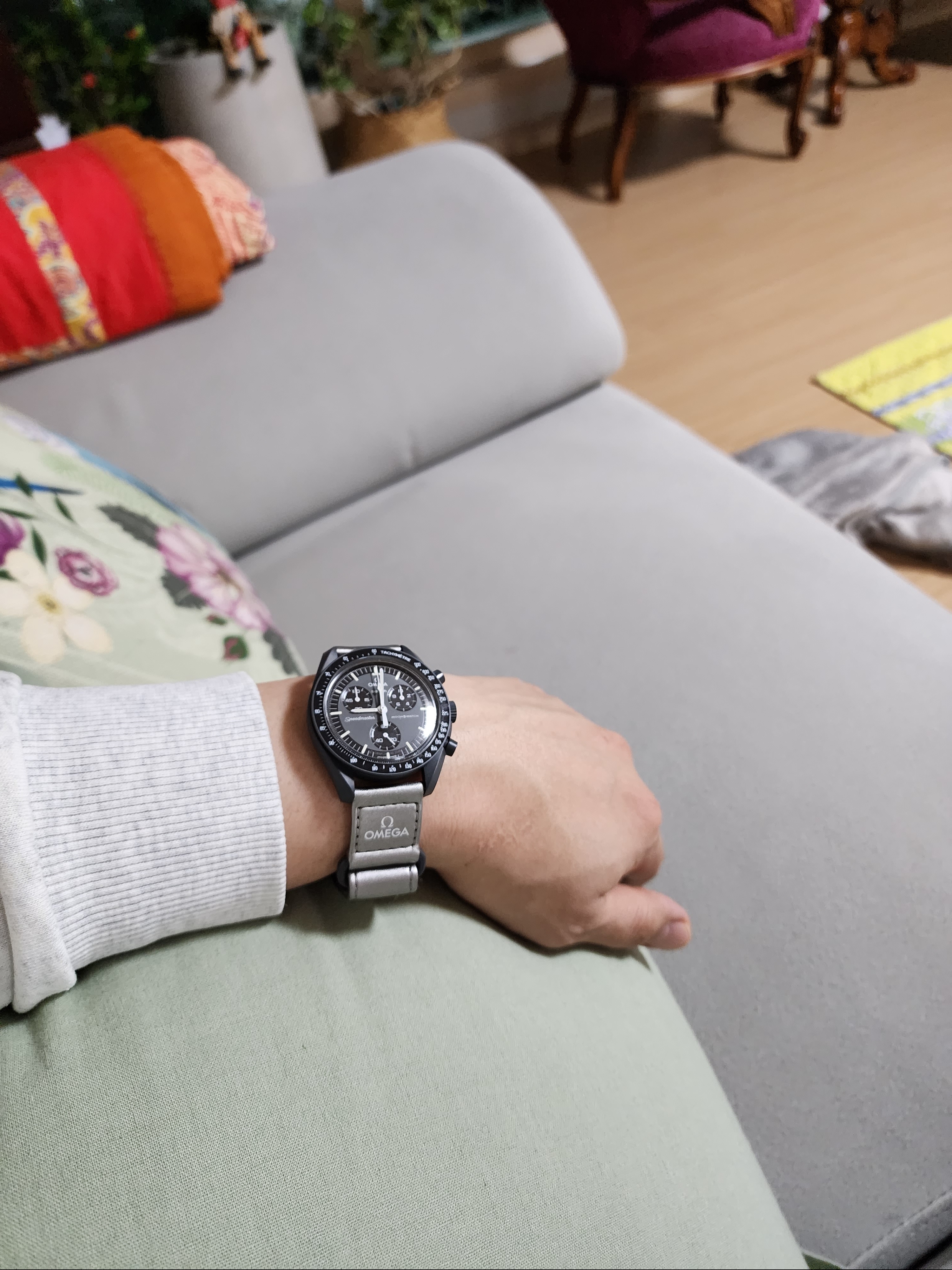 Swatch x Omega Bioceramic MoonSwatch Mission To Mercury 착용 스타일