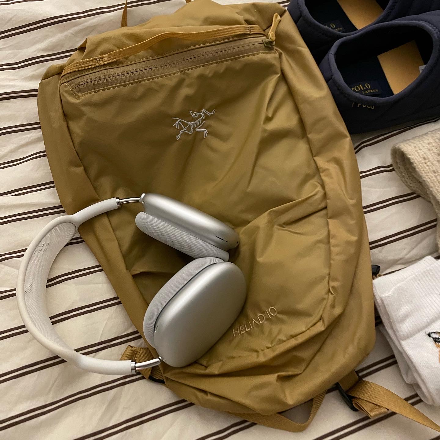 Apple AirPods Max Lightning Silver (Korean Ver.), Arc'teryx Heliad 10 Backpack Retreat 착용 스타일 - 2