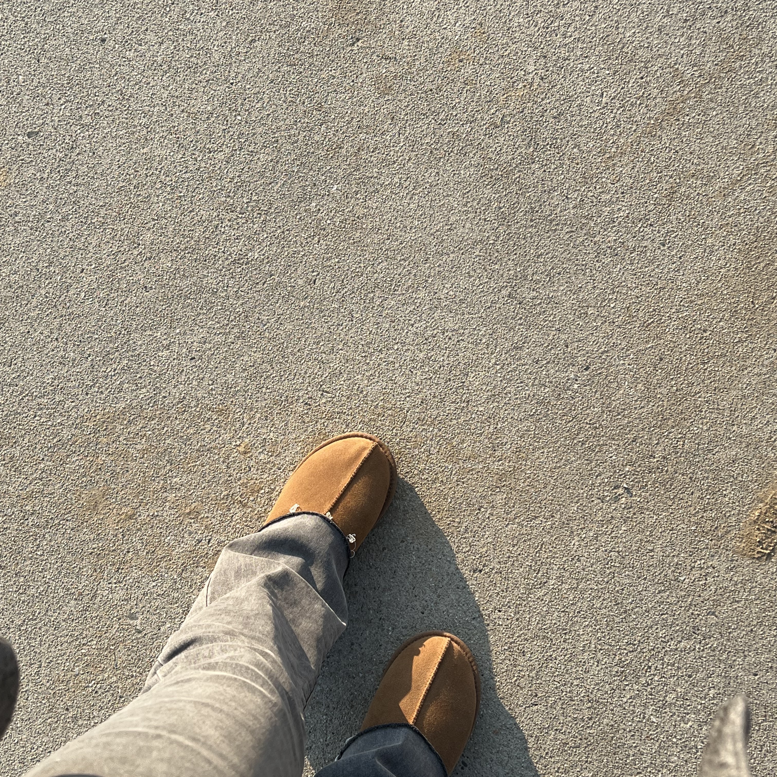 (W) UGG Tasman Slipper Chestnut 착용 스타일