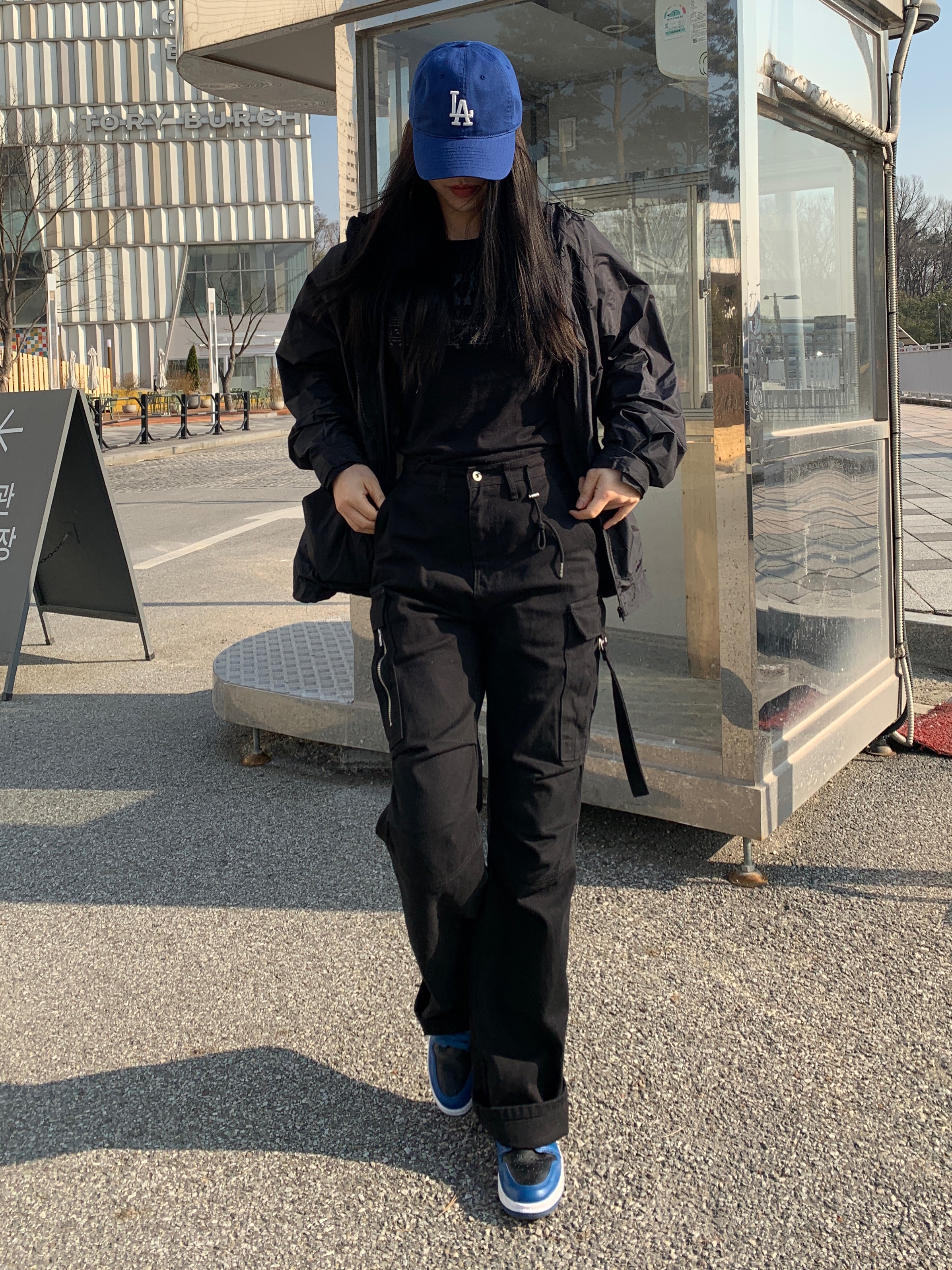 Jordan 1 Retro High OG Dark Marina Blue 착용 스타일 - 1