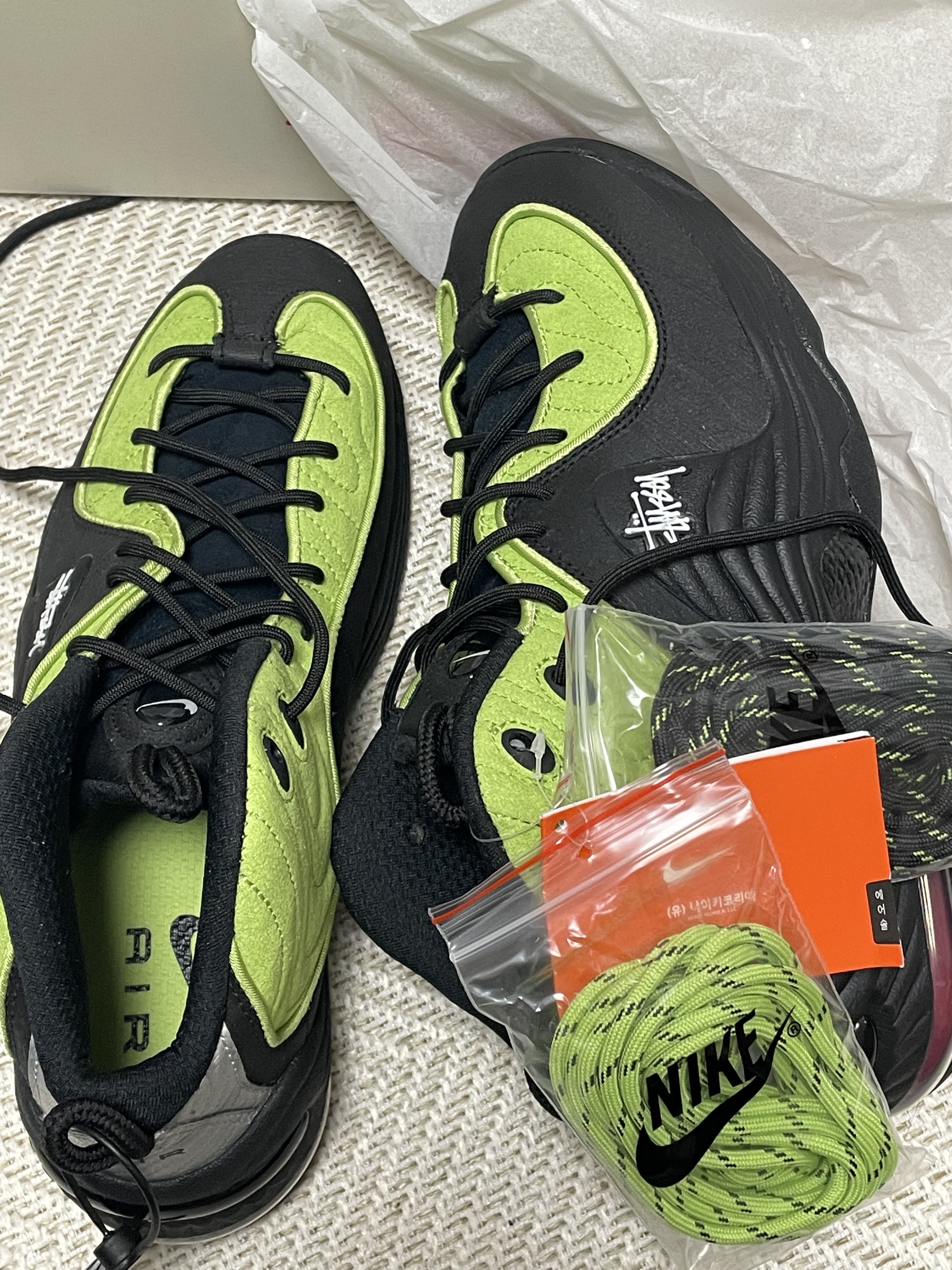 Nike x Stussy Air Penny II Vivid Green and Black 착용 스타일 - 1