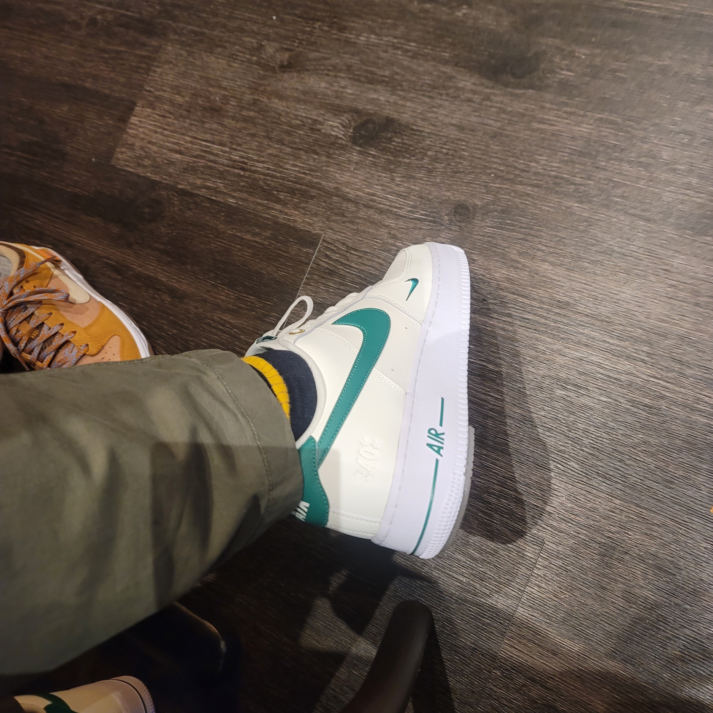 Nike Air Force 1 '07 LV8 40th Anniversary Join Forces Sail Malachite 착용 스타일