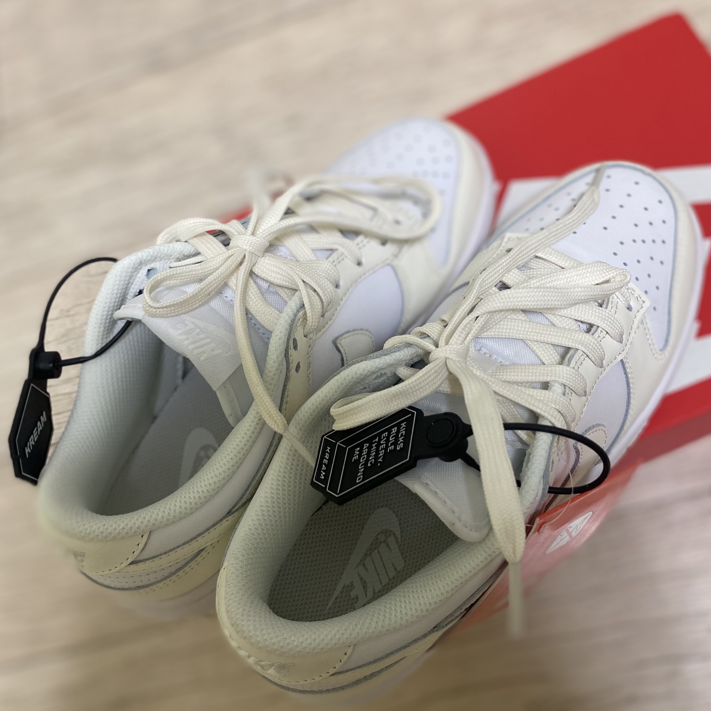 (W) Nike Dunk Low White and Sail 착용 스타일