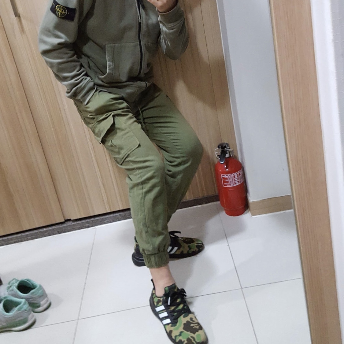 Adidas x BAPE Ultraboost 4.0 Green Camo 착용 스타일