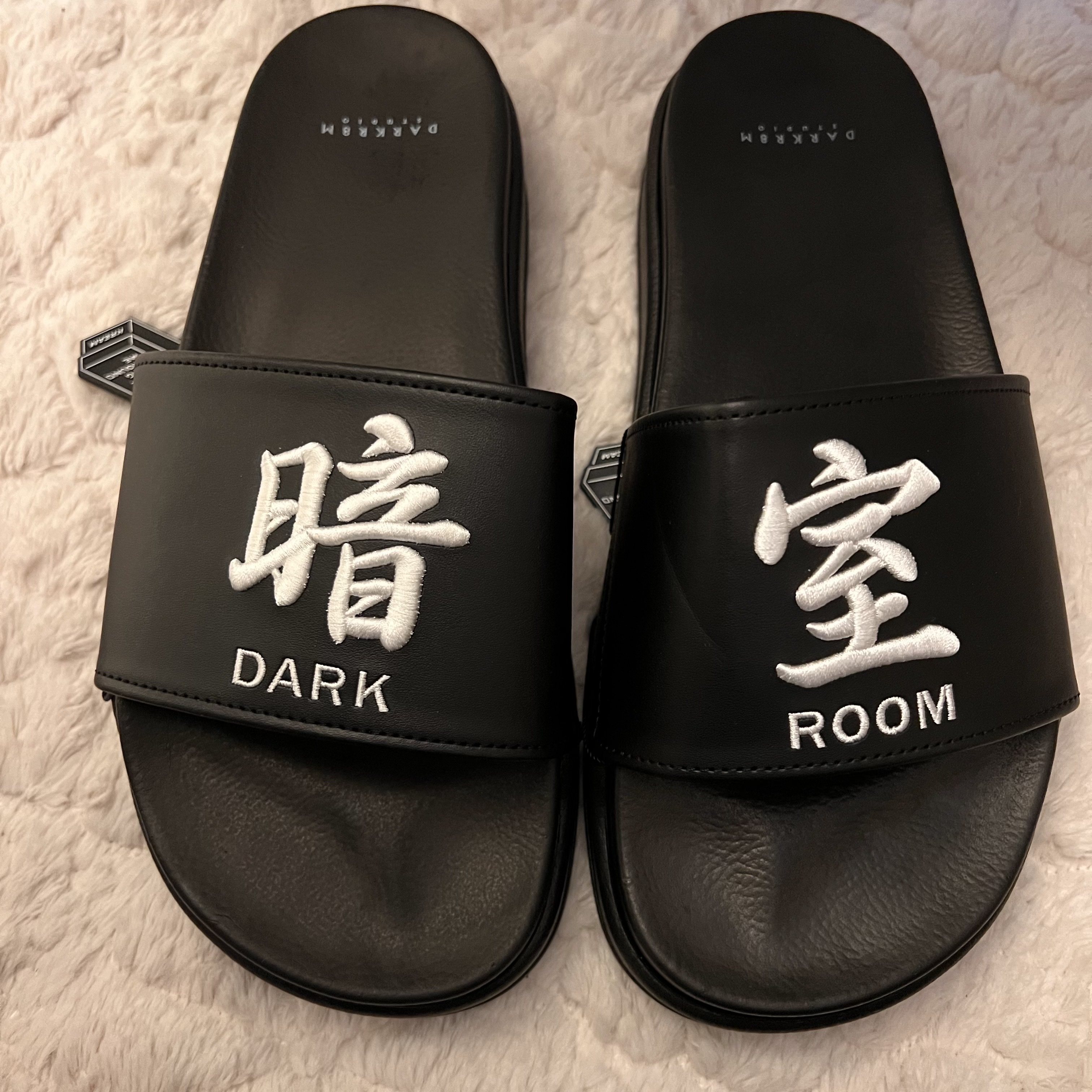 Darkr8m Studio Slides Black 착용 스타일 - 4