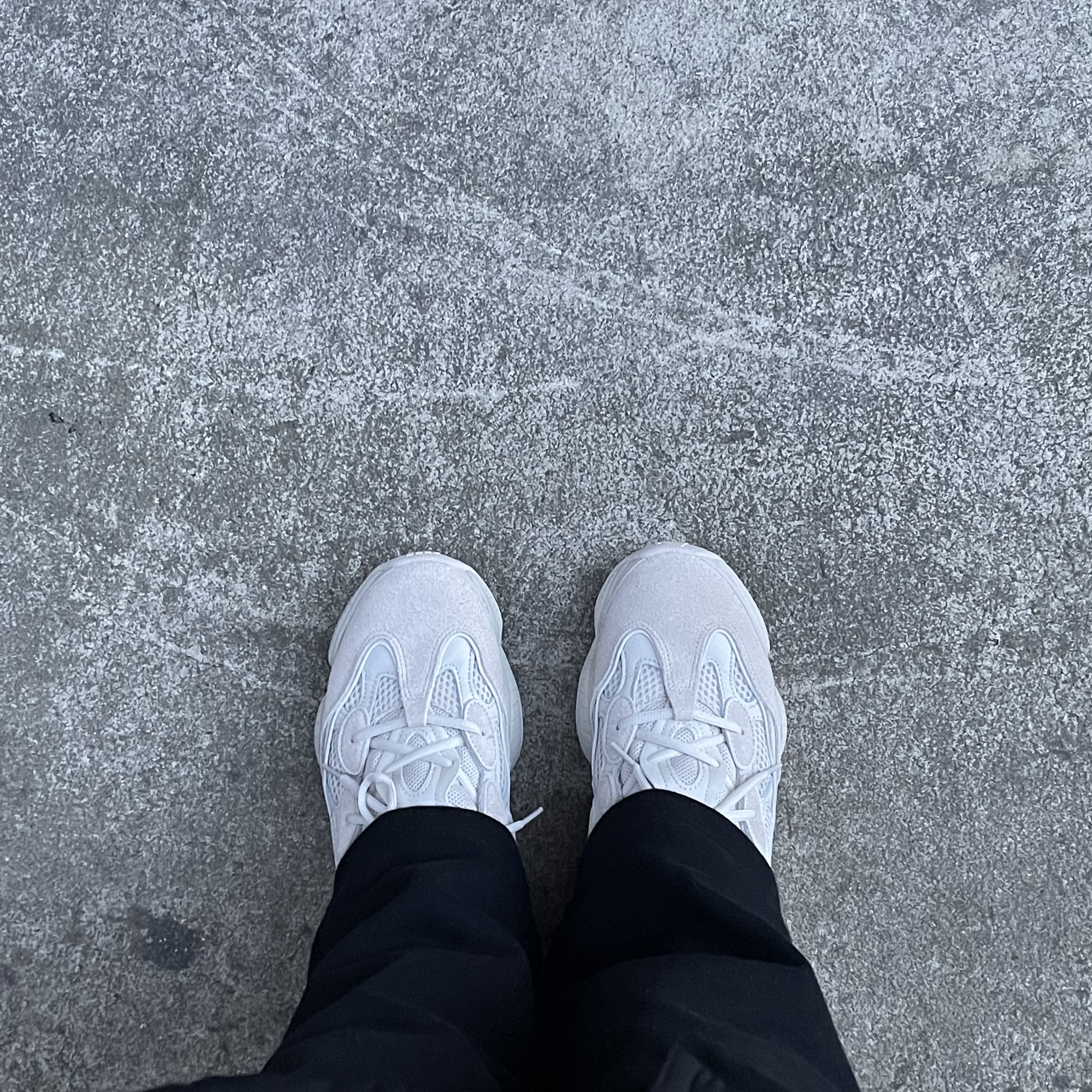 Adidas Yeezy 500 Blush 2022 착용 스타일 - 2