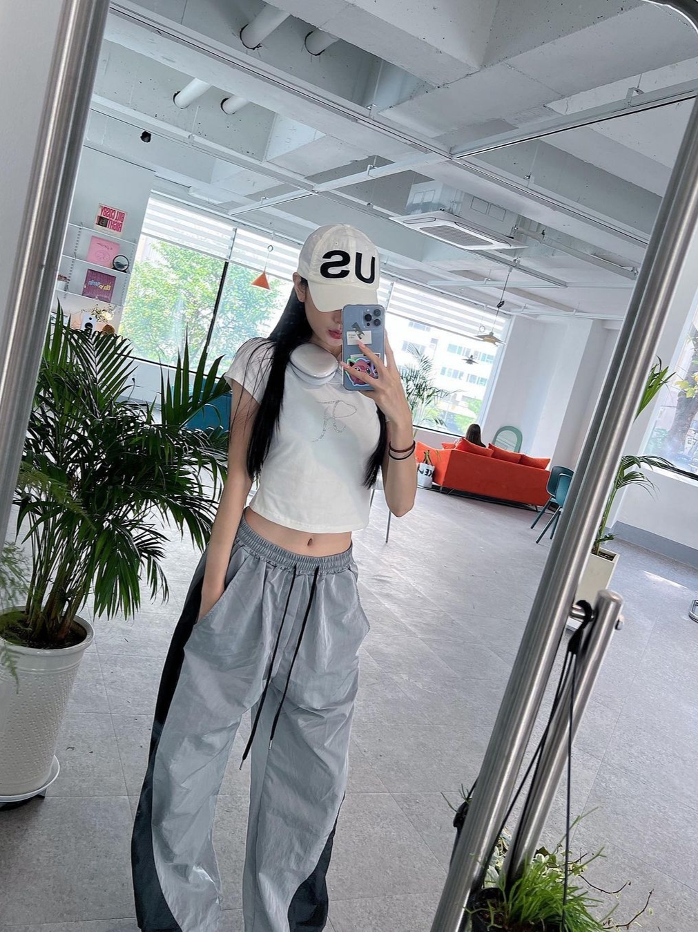s/e/o Us Cap Ivory, Apple AirPods Max Lightning Silver (Korean Ver.) 착용 스타일 - 2