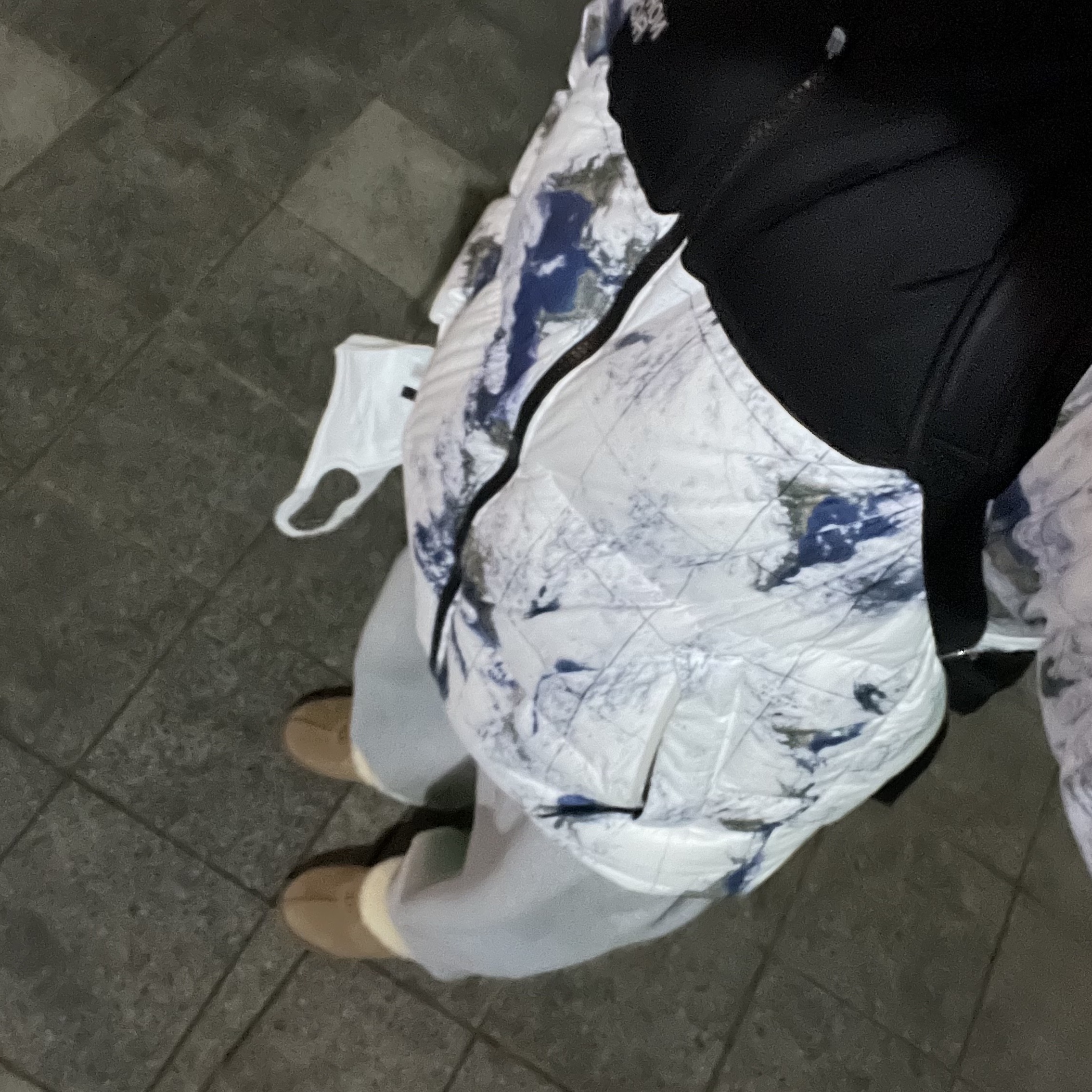 The North Face White Label Novelty Nuptse Down Jacket P White Sand, (W) UGG Coquette Slipper Chestnut 착용 스타일