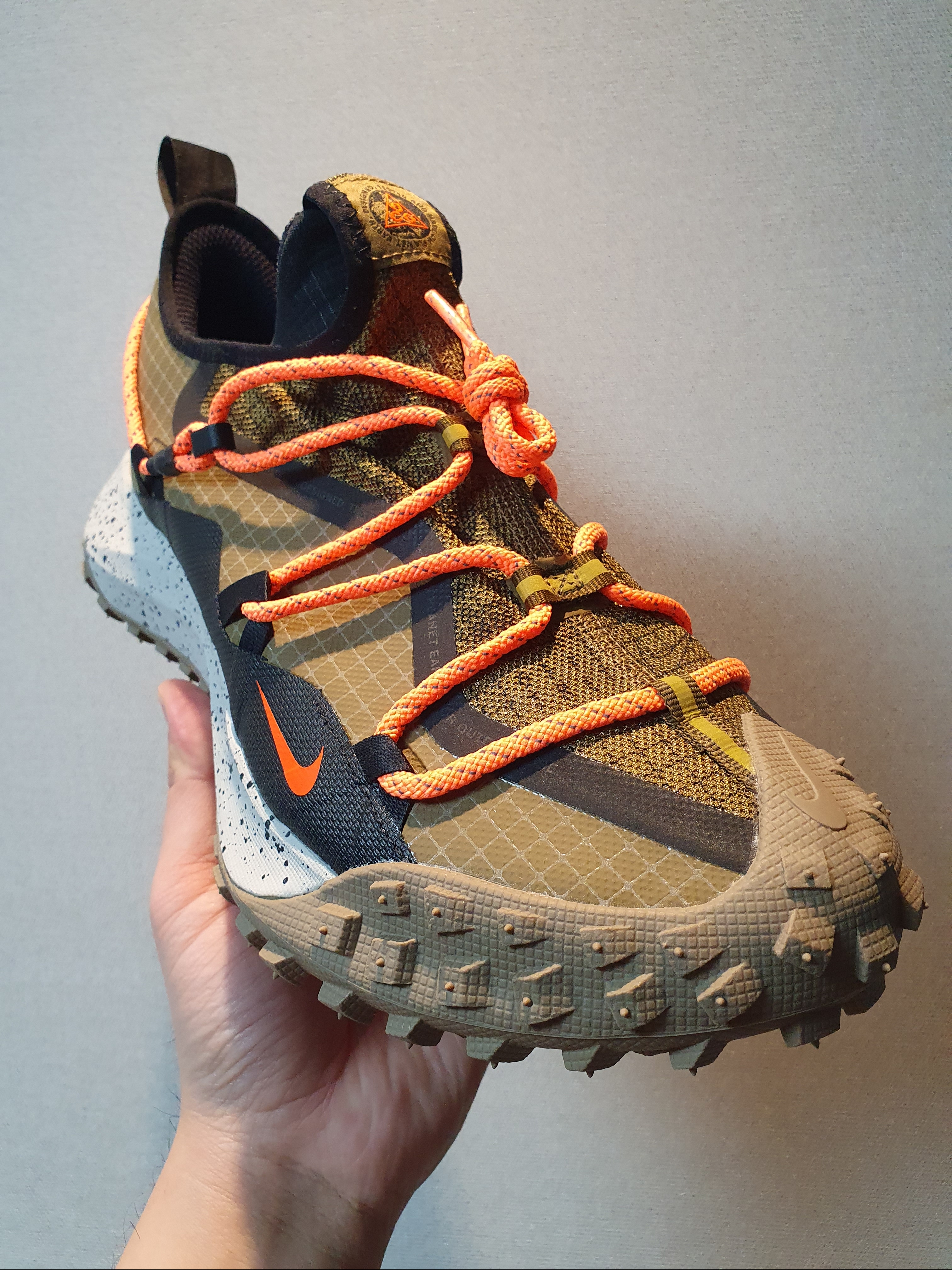 Nike ACG Mountain Fly Low Gore-Tex SE Hazel Rush 착용 스타일 - 1
