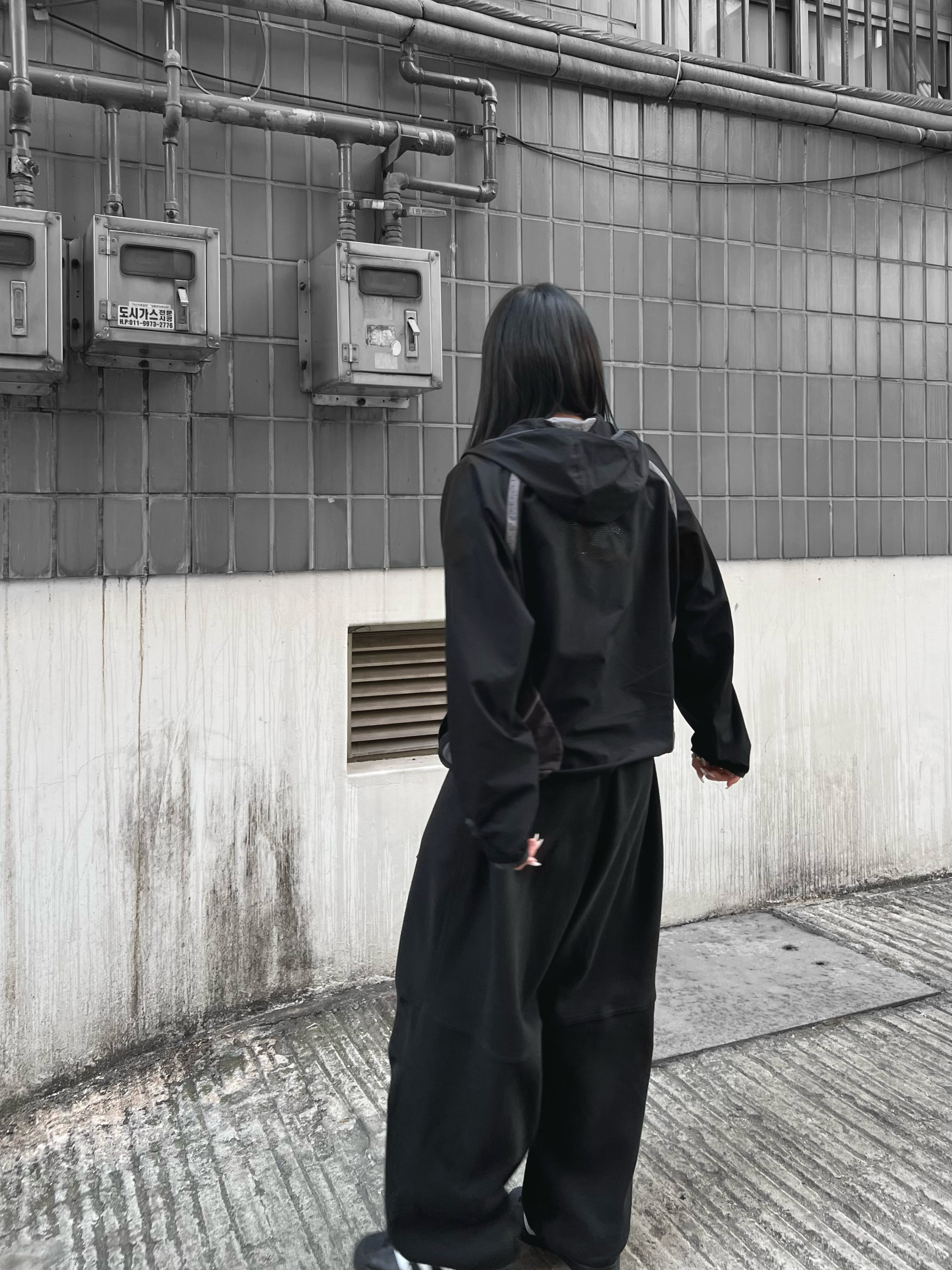 Sansan Gear Running Jacket Black - 22SS, Adidas Superstar Core Black White 착용 스타일 - 3