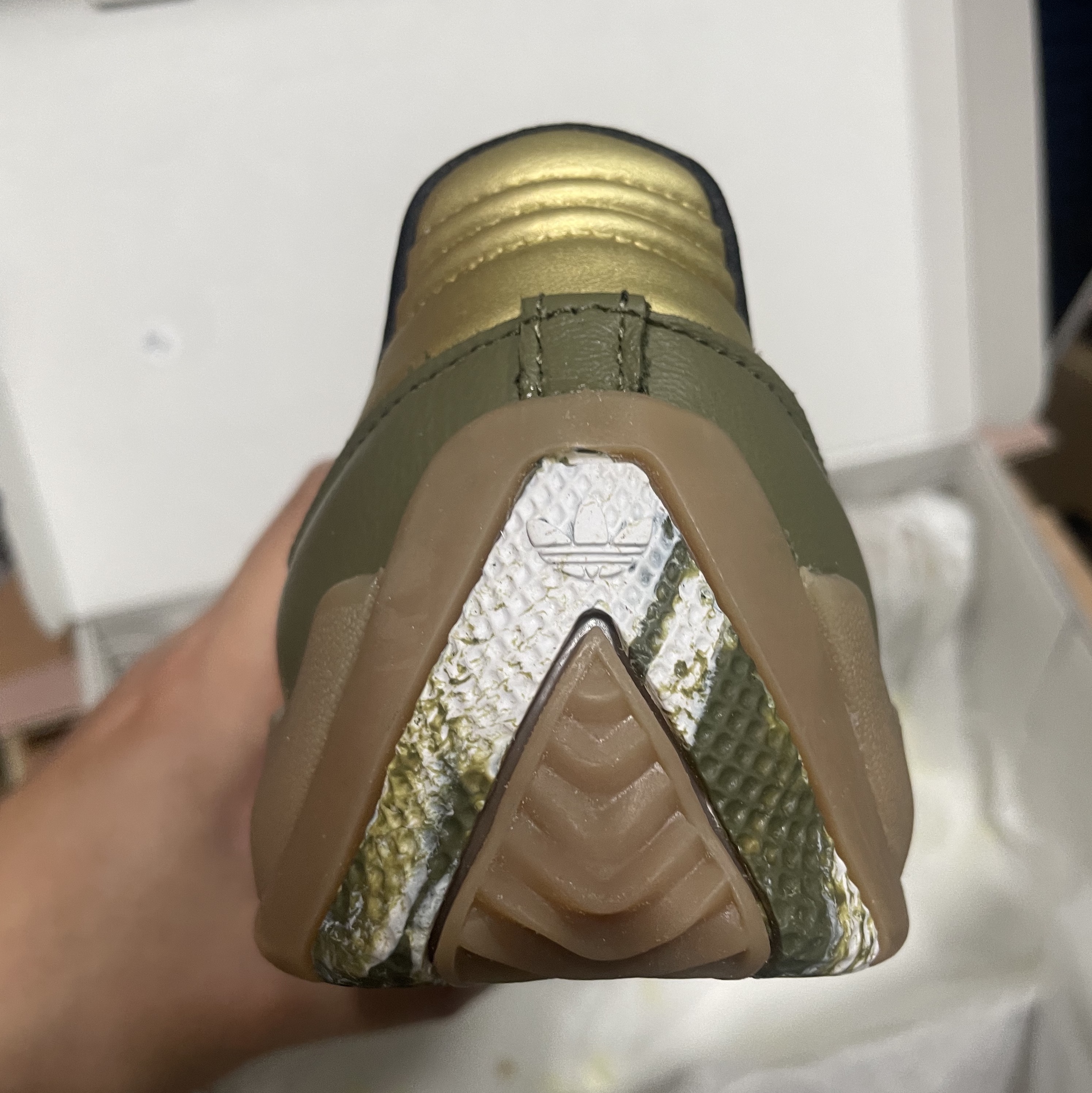 Adidas x Palace Samba Olive Gold 착용 스타일