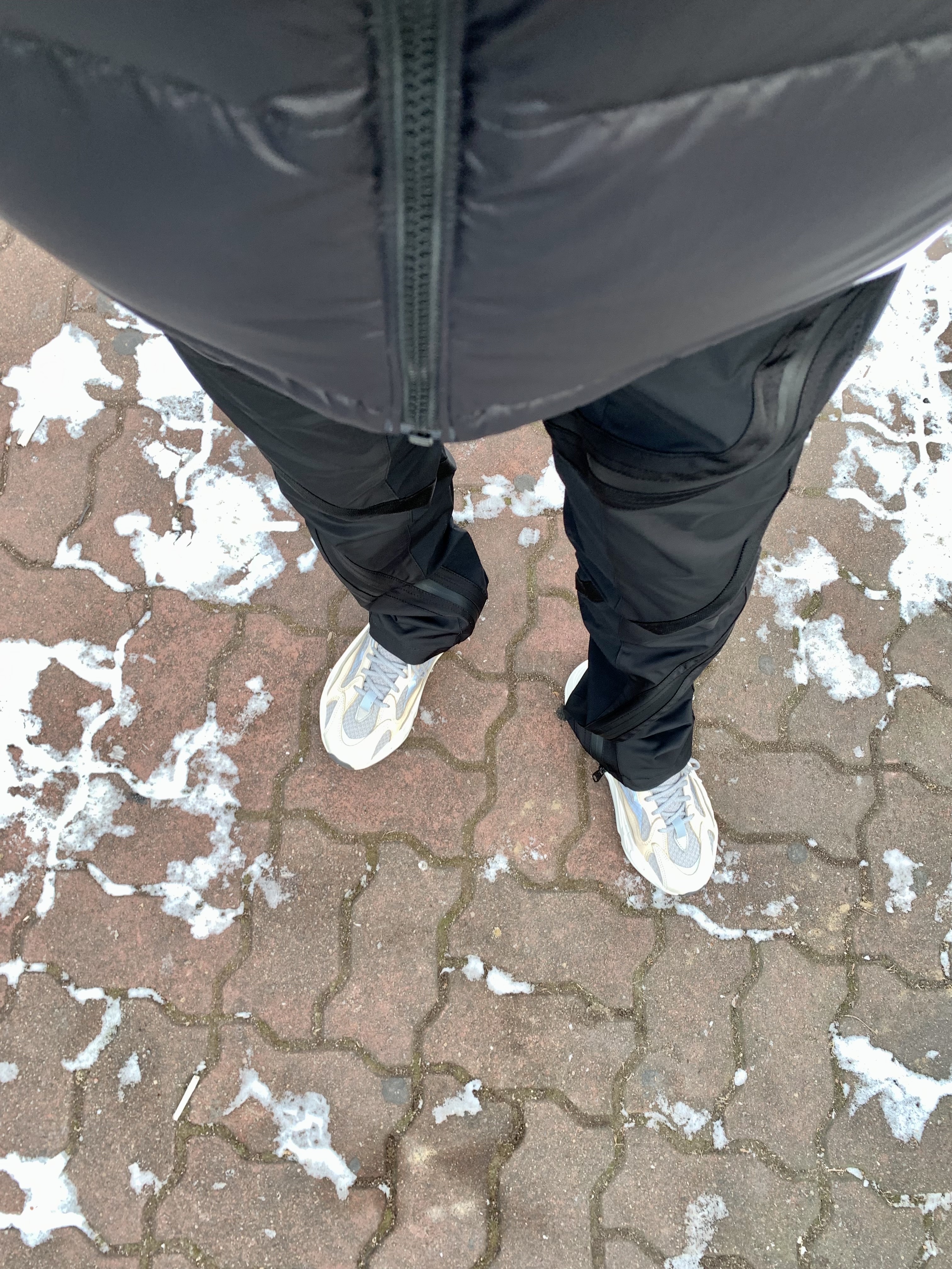 Adidas Yeezy Boost 700 V2 Cream, Adidas Yeezy Boost 350 V2 Beluga - Reflective 착용 스타일 - 1