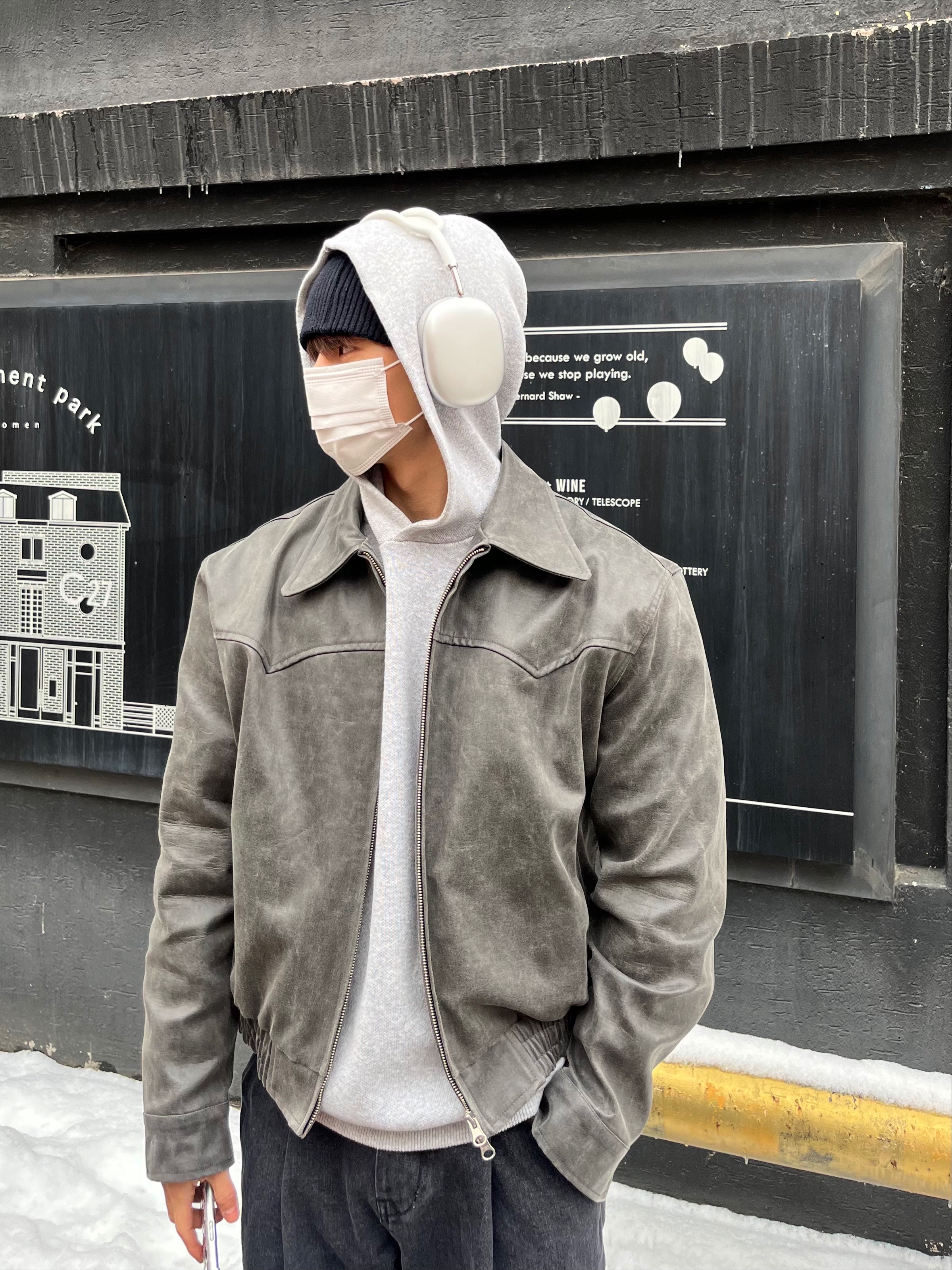 Apple AirPods Max Lightning Silver (Korean Ver.), Maison Mihara Yasuhiro Wayne OG Sole Leather Low-top Sneakers Black White 착용 스타일 - 2