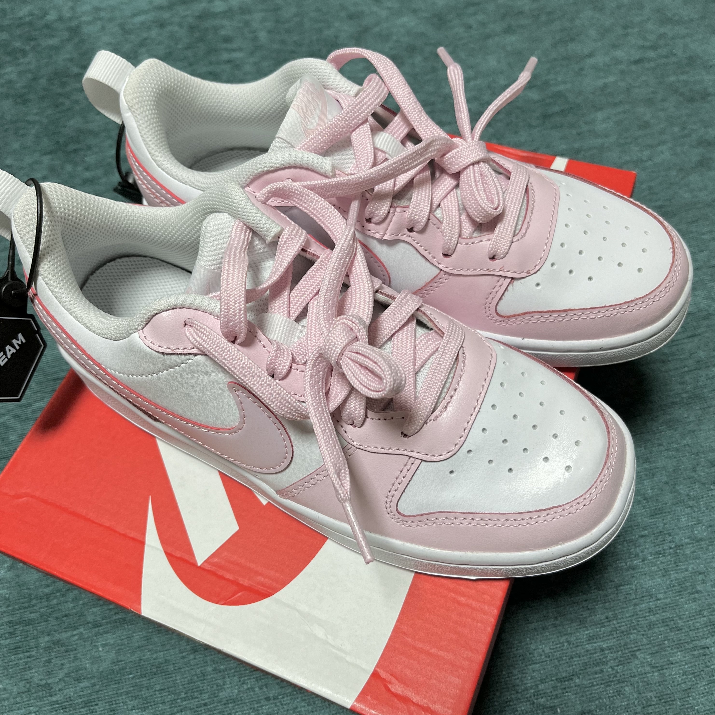 (GS) Nike Court Borough 2 SE White Pink Foam 착용 스타일