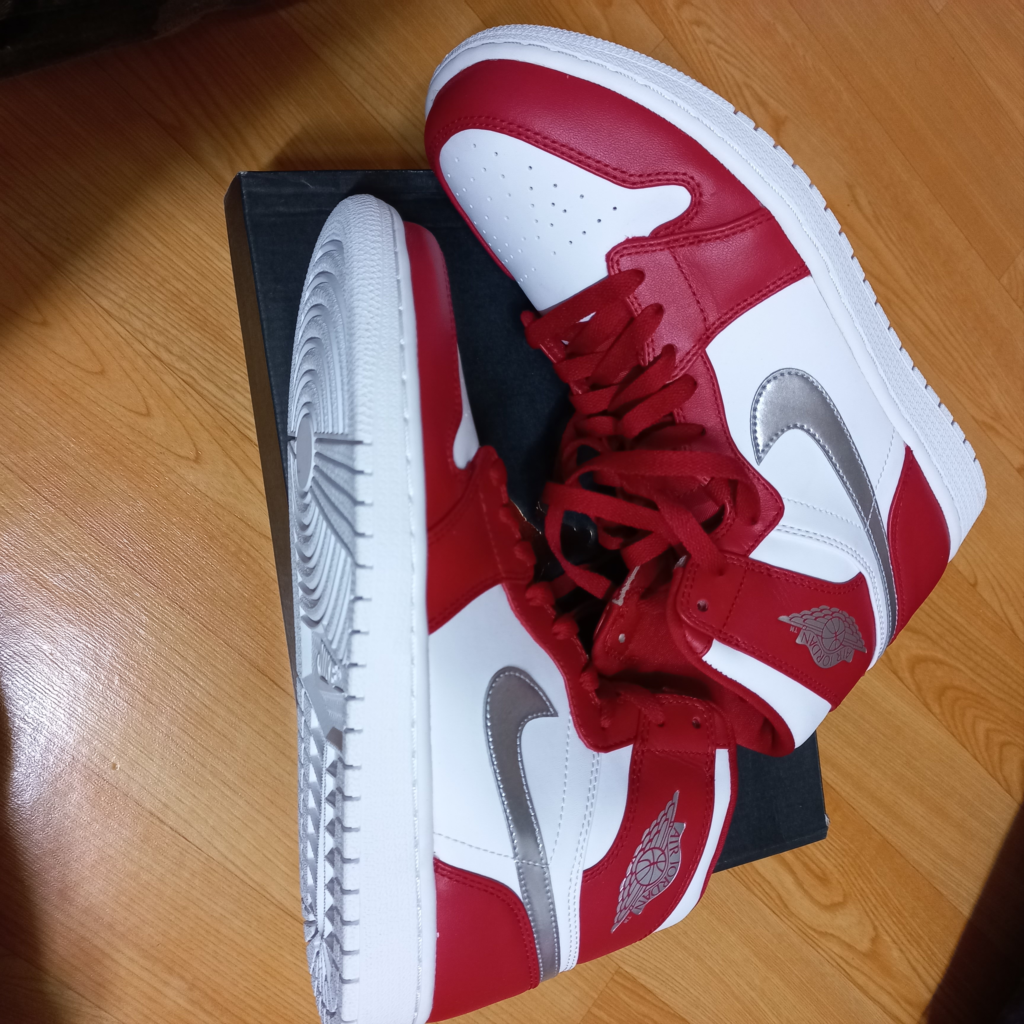 Jordan 1 Low Golf Noble Green, Jordan 1 Retro Silver Medal 착용 스타일 - 2