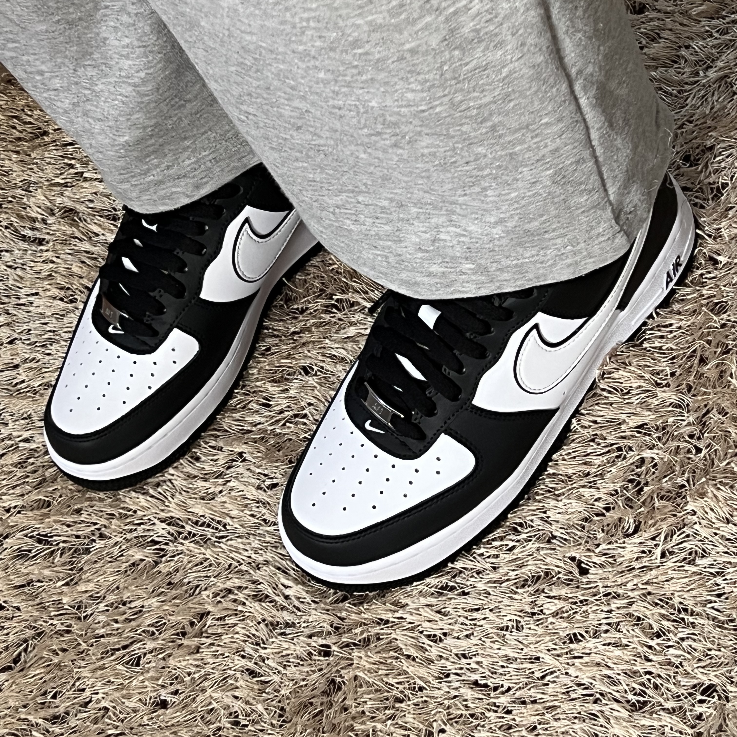 Nike Air Force 1 '07 Black White 착용 스타일 - 2