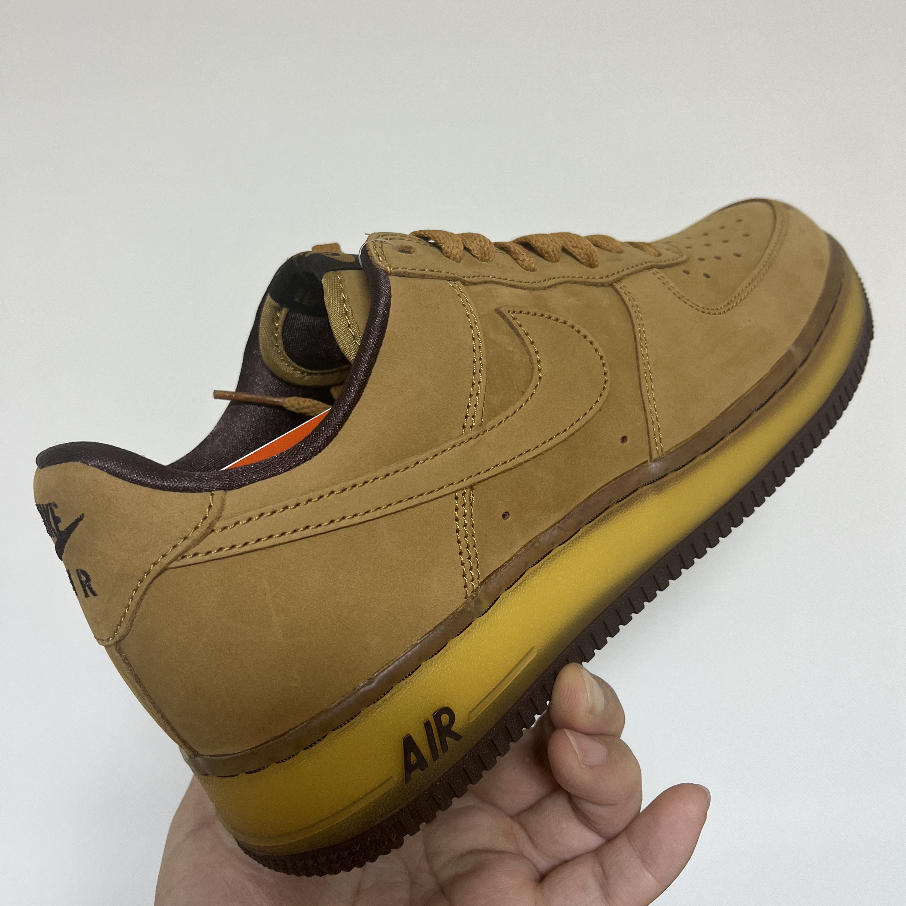 Nike Air Force 1 Low Retro SP Wheat Mocha 착용 스타일 - 2