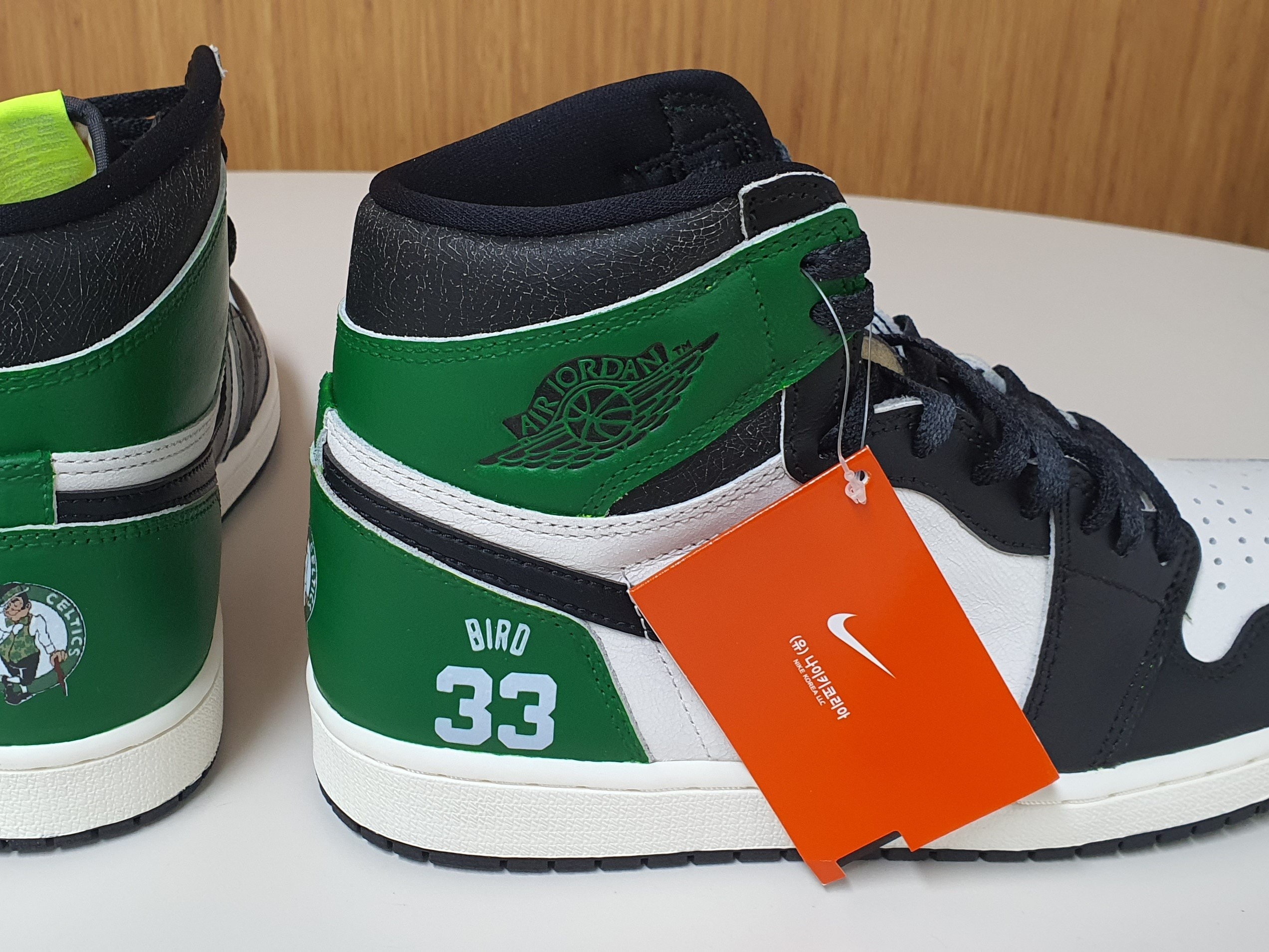 Jordan 1 Retro High OG Volt, Jordan 1 Retro High OG Black and Lucky Green 착용 스타일 - 3