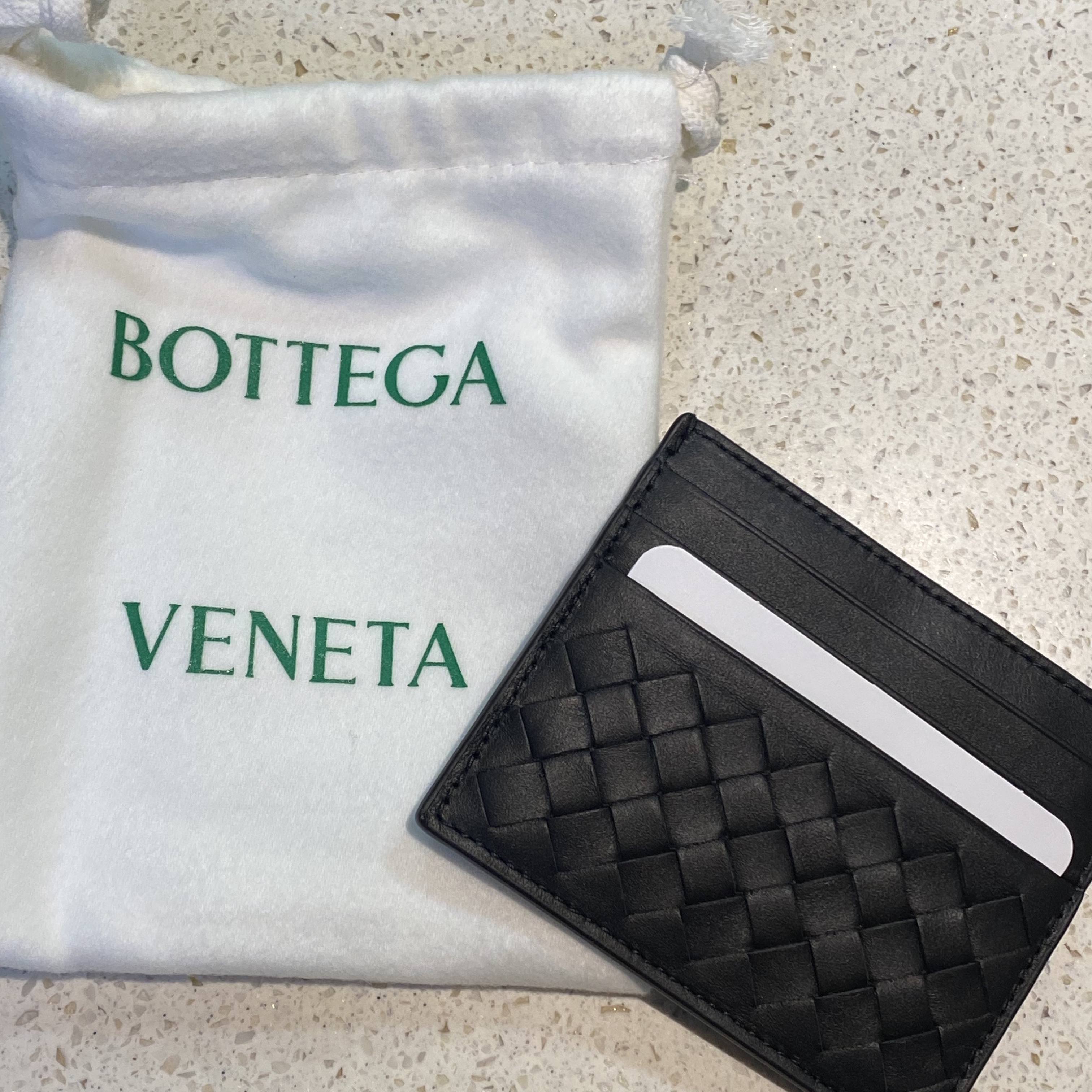 Bottega Veneta Credit Card Case Black 착용 스타일