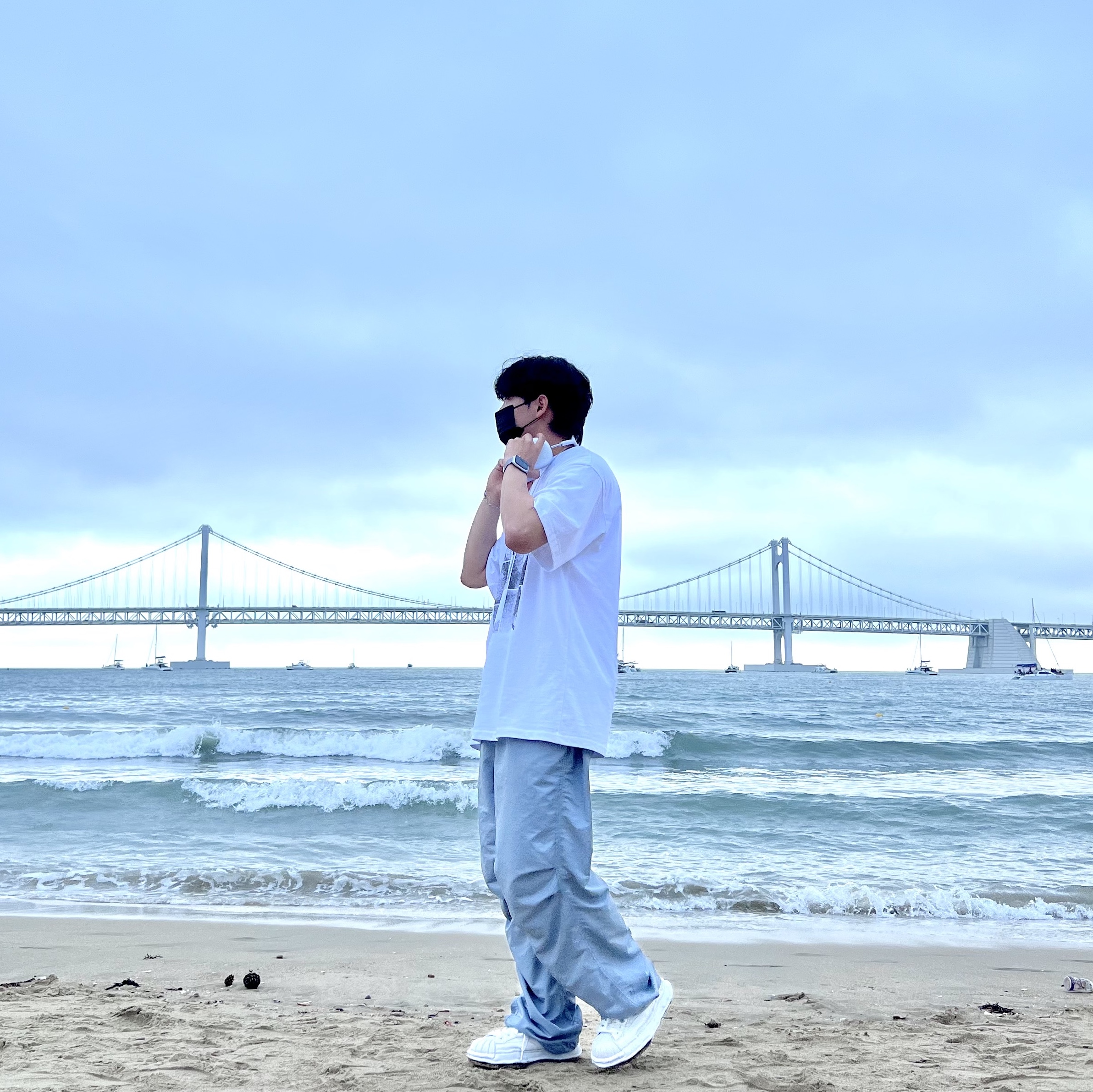 Maison Mihara Yasuhiro Blakey OG Sole Leather Low-top Sneakers White, Apple AirPods Max Lightning Silver (Korean Ver.) 착용 스타일