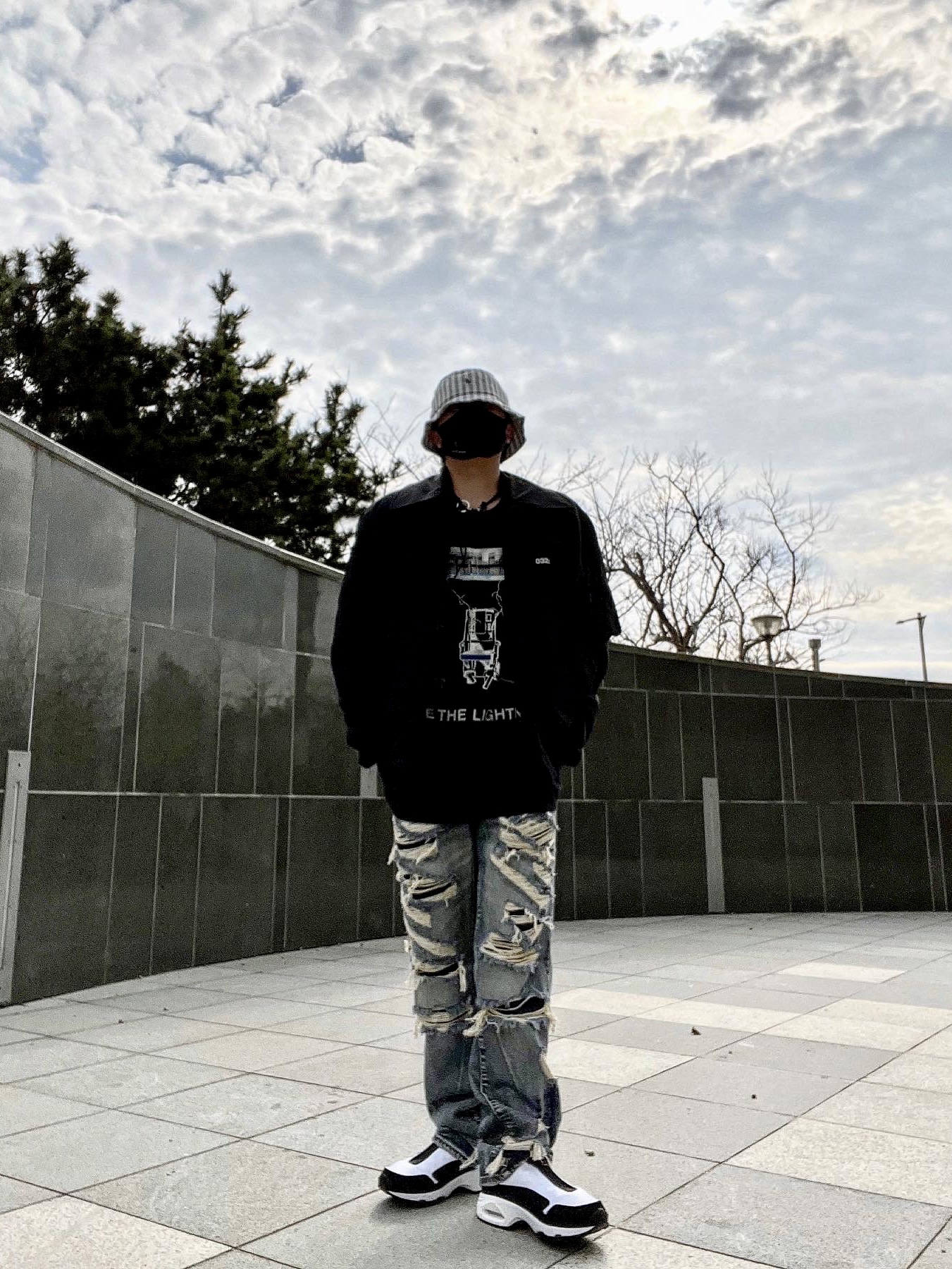 Nike x Comme des Garcons Homme Plus Air Max Sunder SP White Black, Our Legacy Ladon Leather Keychain Black 착용 스타일 - 3