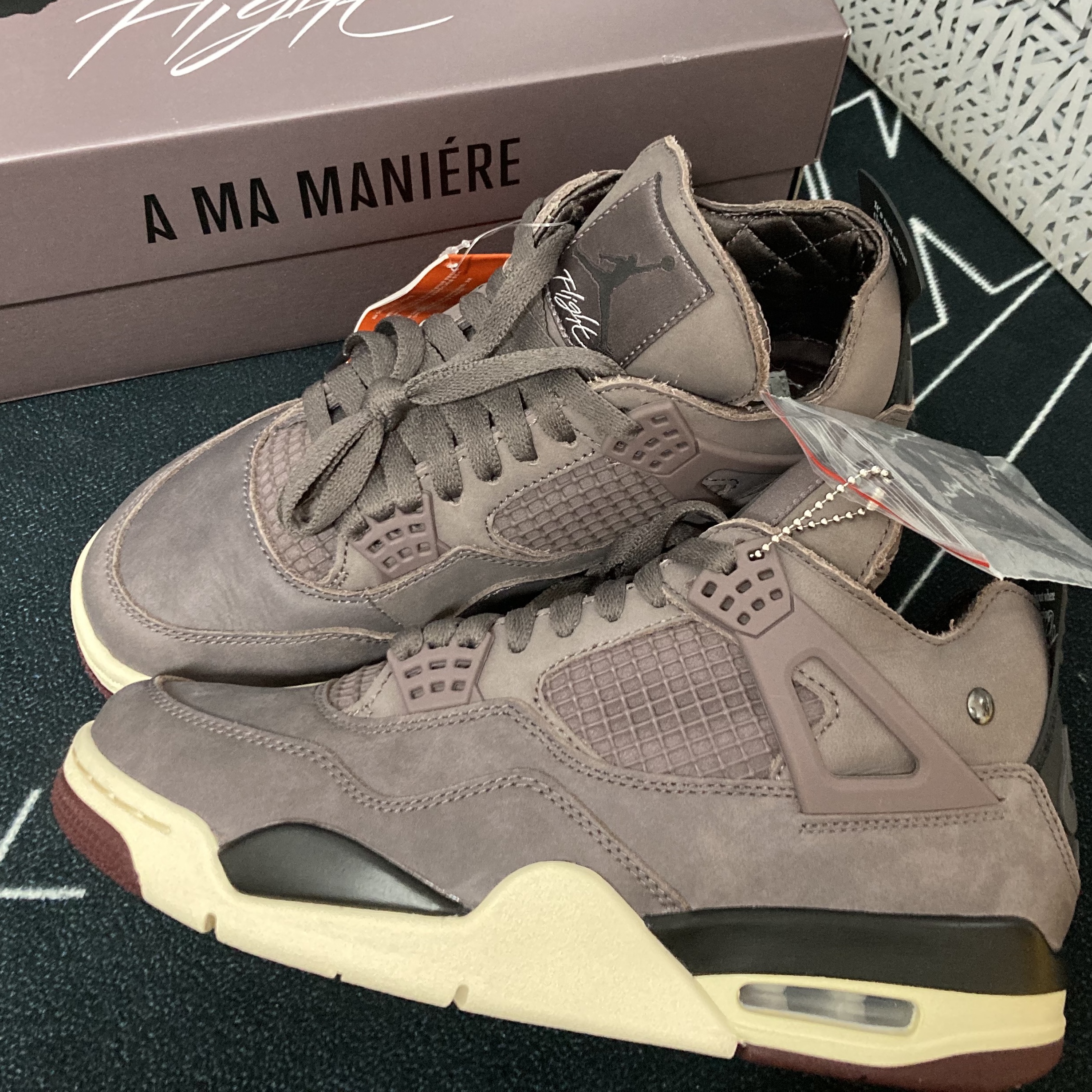 Jordan 4 x A Ma Maniere Retro Violet Ore 착용 스타일