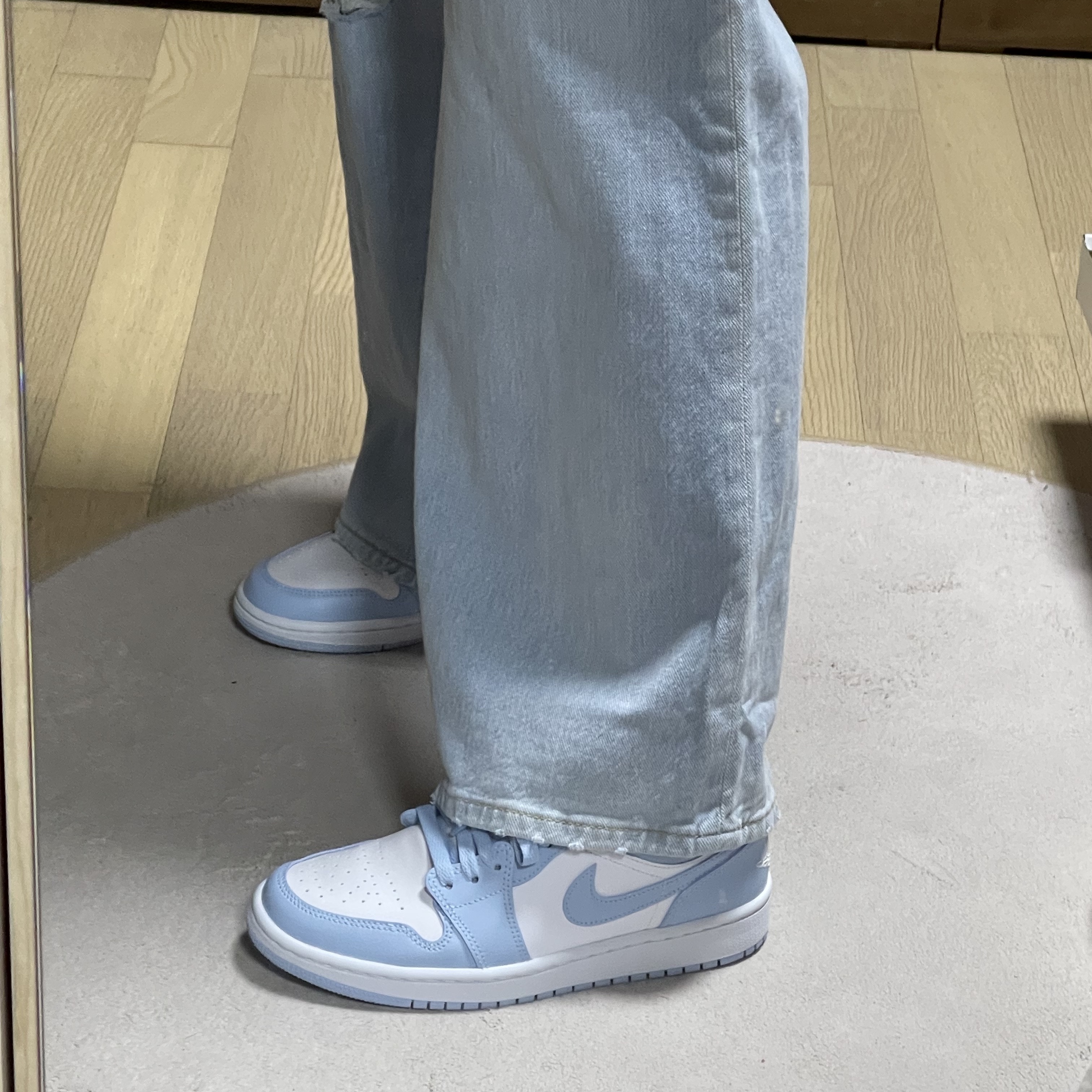 (W) Jordan 1 Low White Ice Blue 착용 스타일