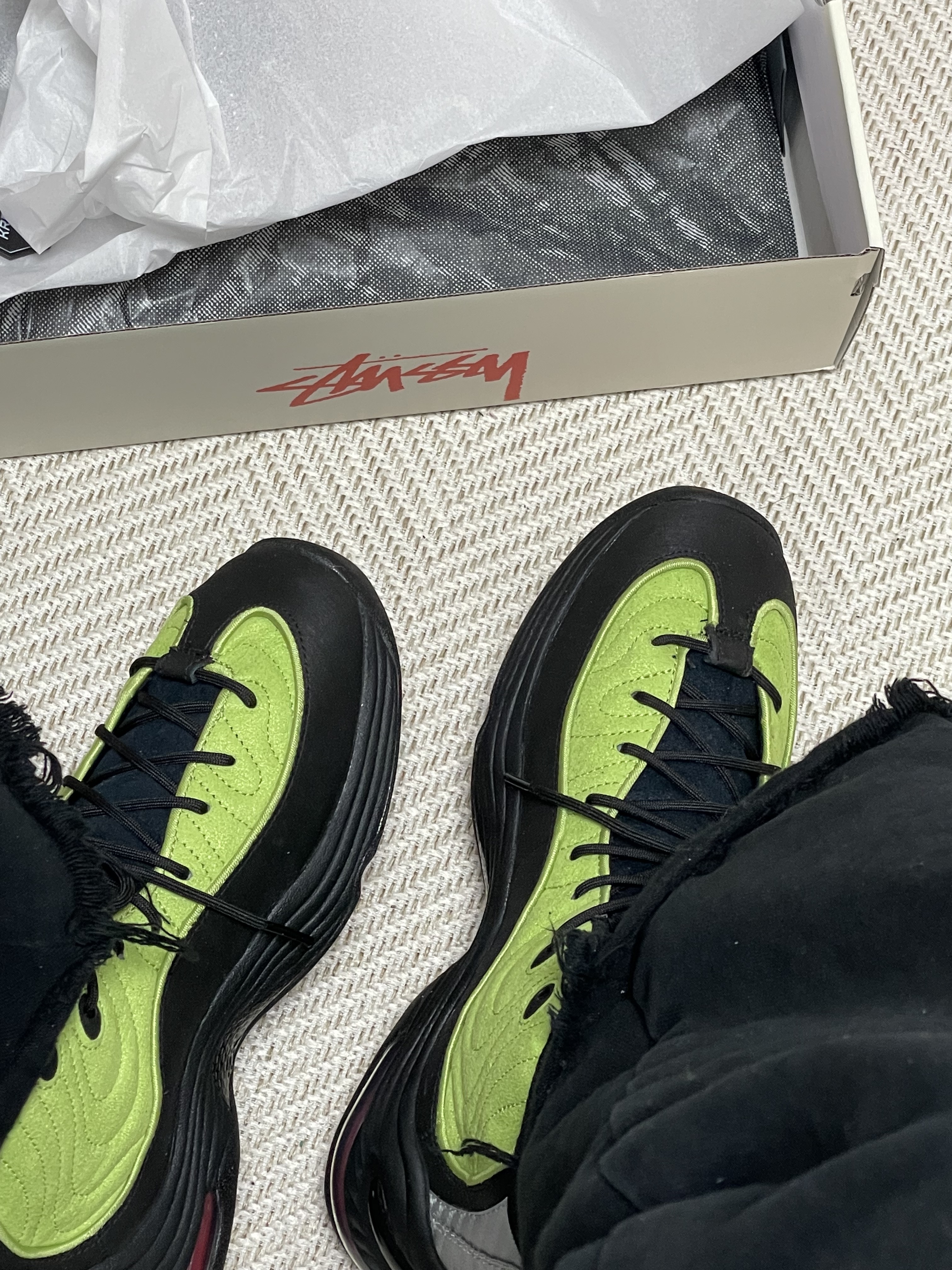 Nike x Stussy Air Penny II Vivid Green and Black 착용 스타일 - 3