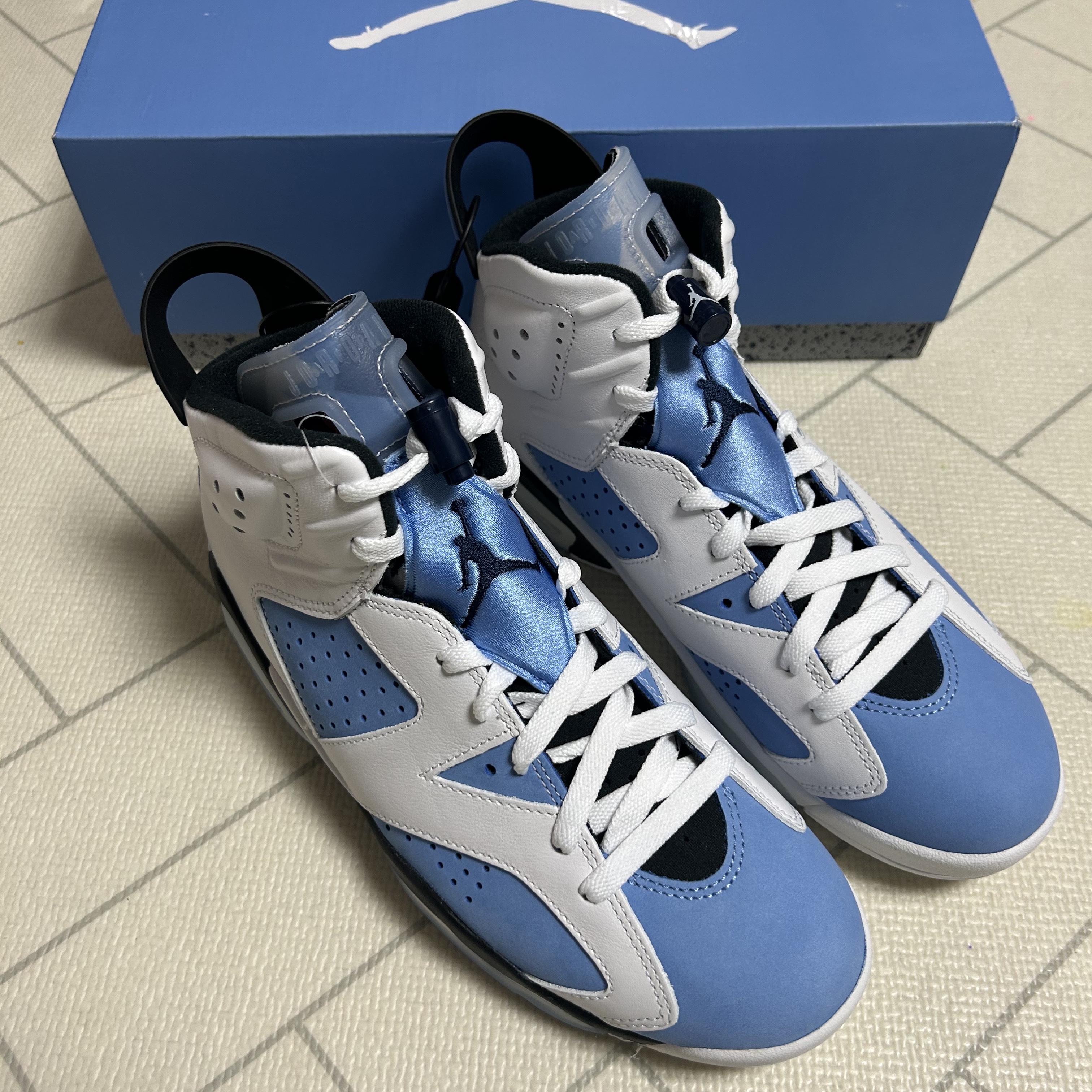 Jordan 6 Retro University Blue 착용 스타일