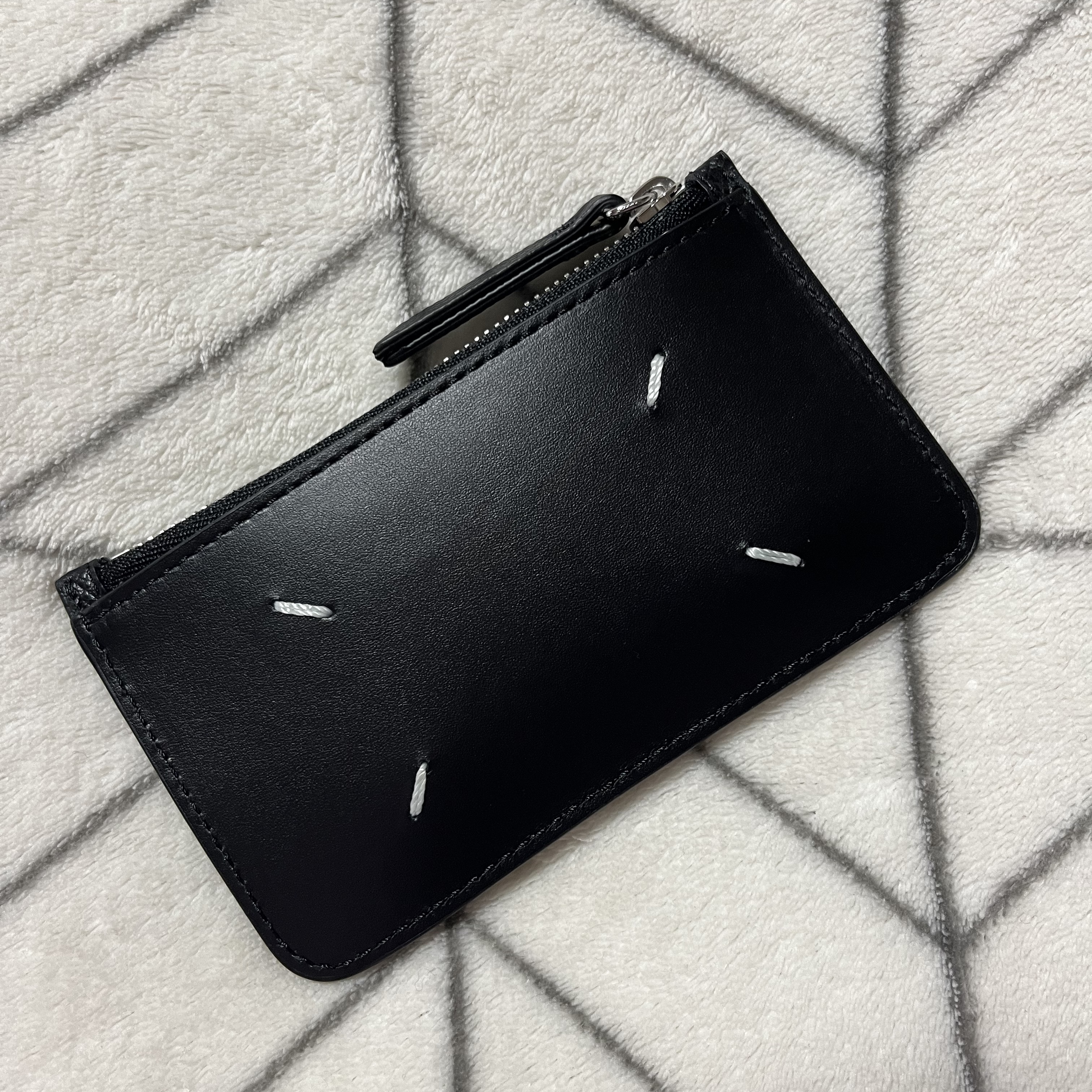 Maison Margiela Bovine Leather Zipped Card Holder Black 착용 스타일 - 1
