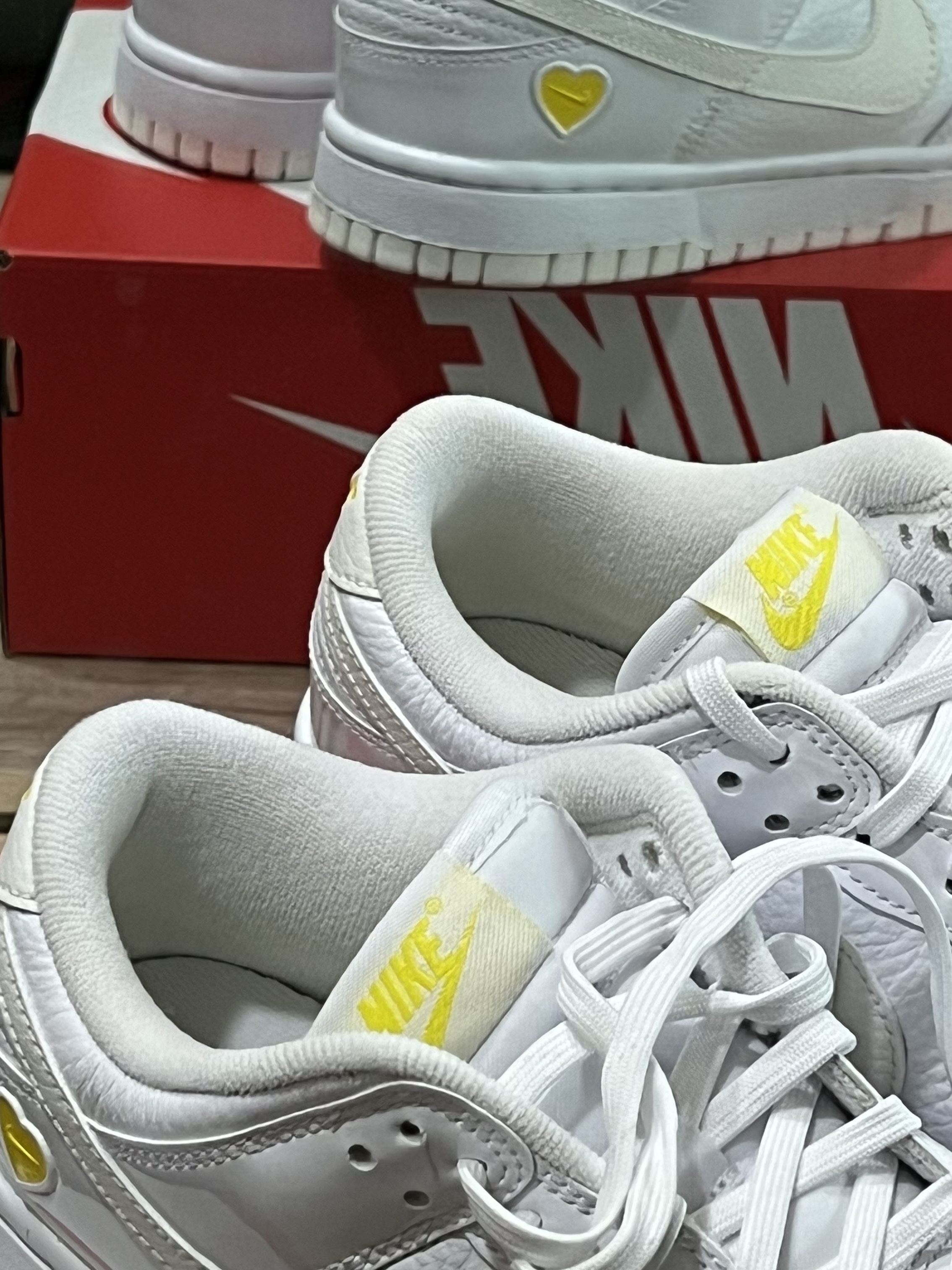 (W) Nike Dunk Low Valentine's Day White Optic Yellow 착용 스타일