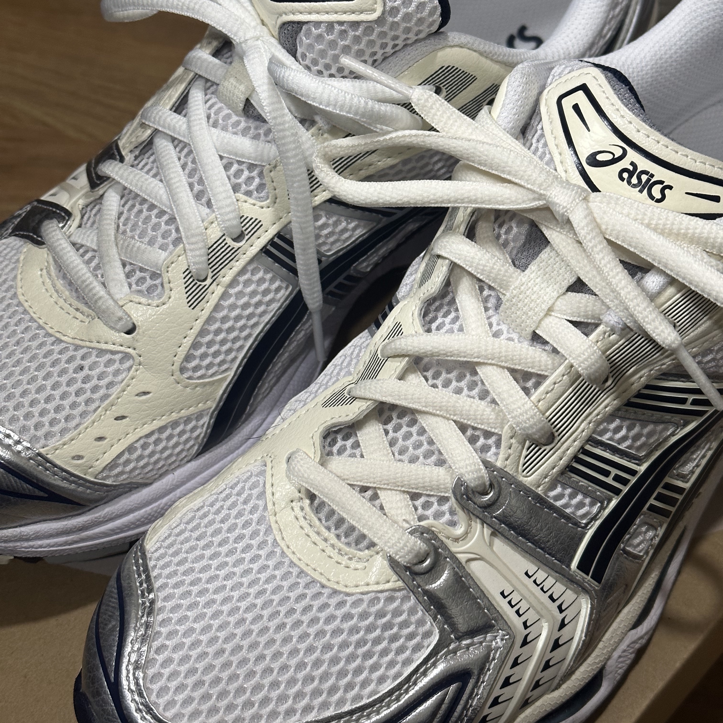 (W) Asics Gel-Kayano 14 White Midnight 착용 스타일