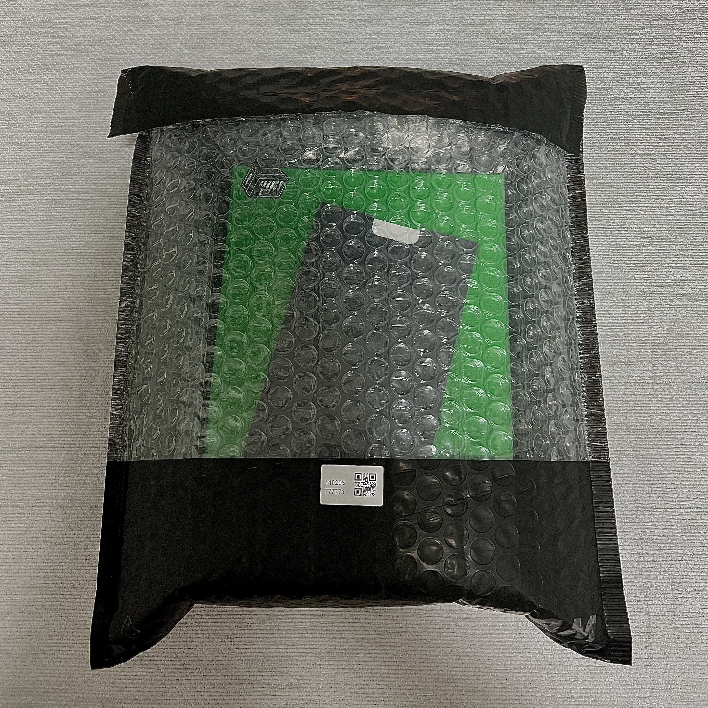 Bottega Veneta Mini Leather Cassette Black 착용 스타일 - 4