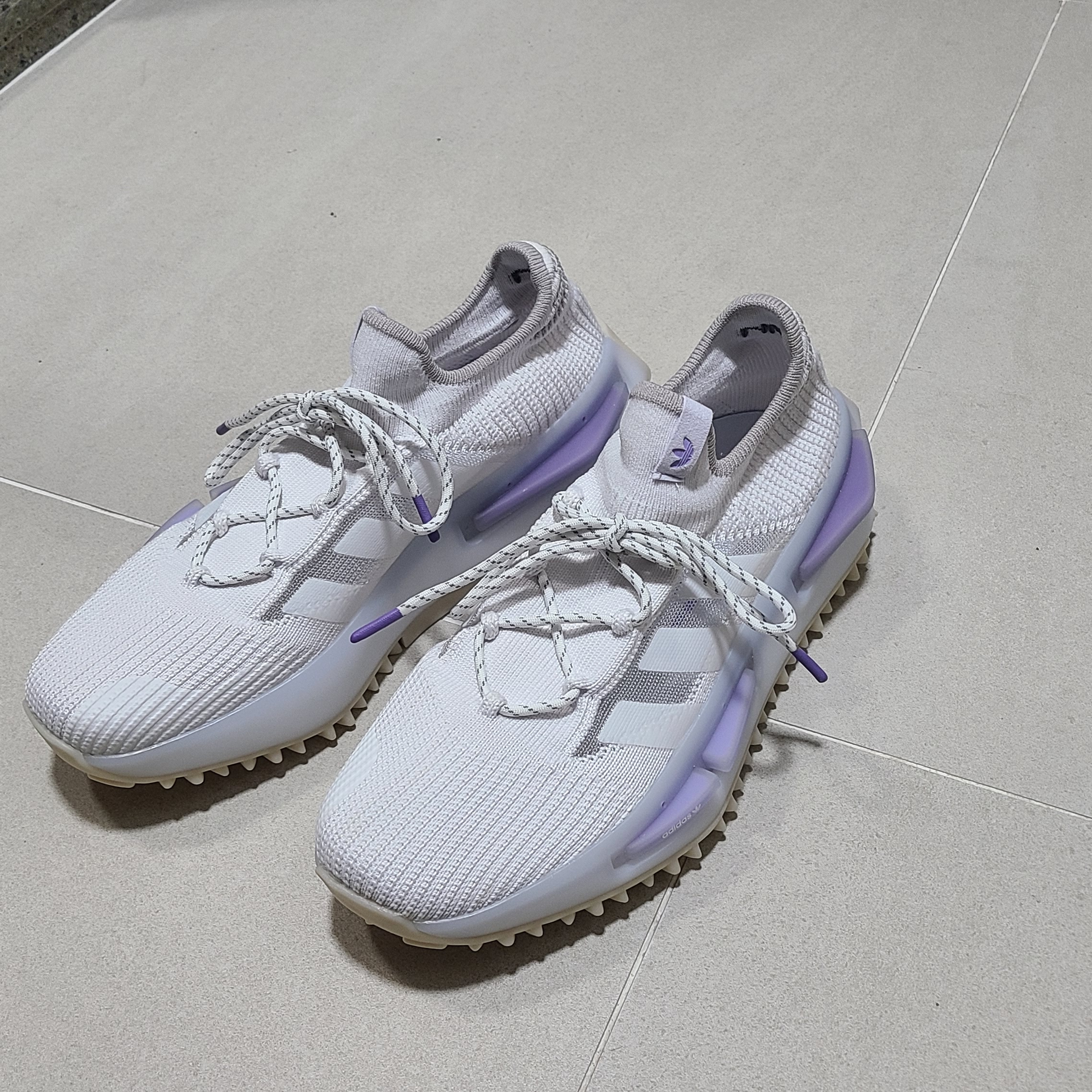 Adidas NMD S1 Cloud White Light Purple 착용 스타일 - 2