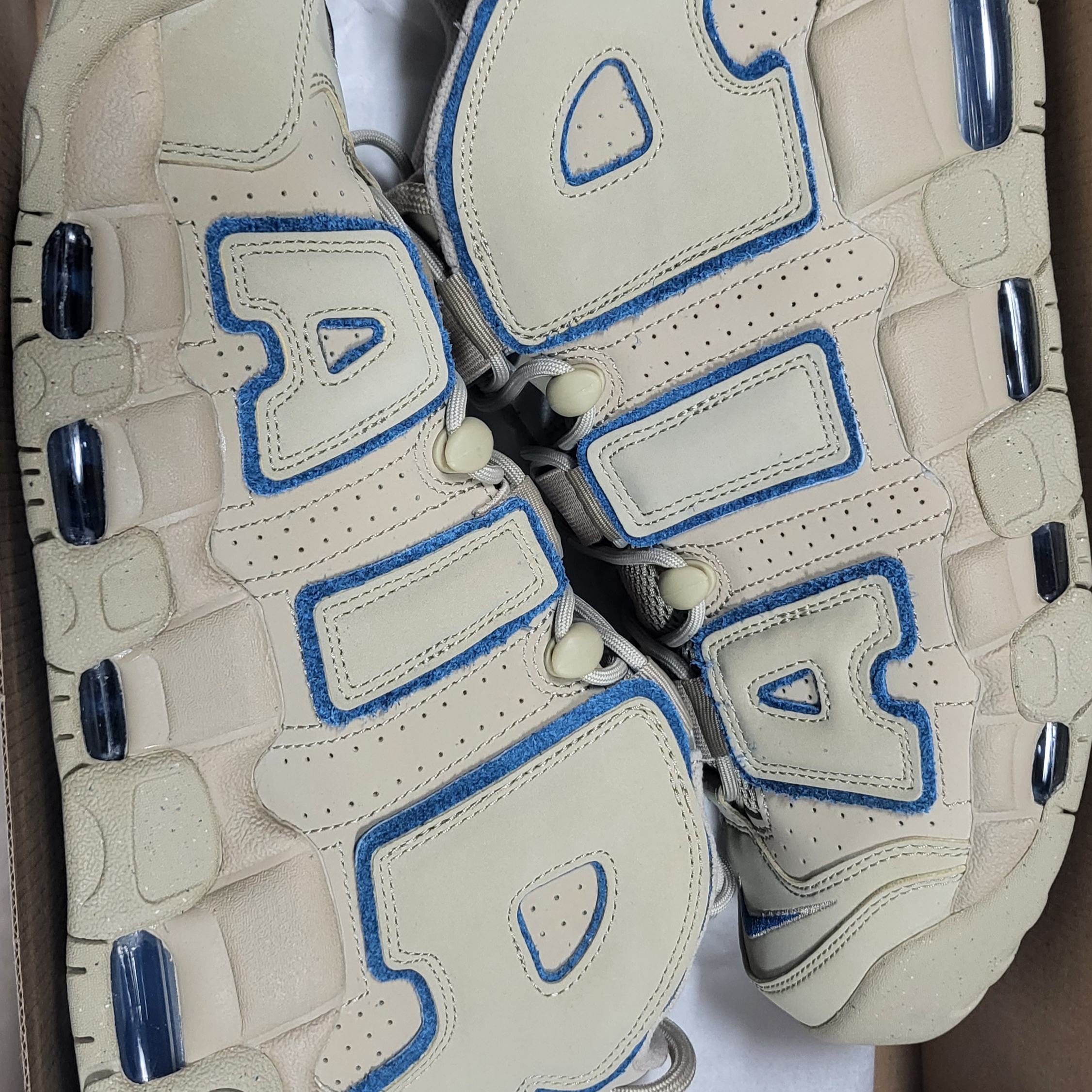 Nike Air More Uptempo Limestone and Valerian Blue 착용 스타일